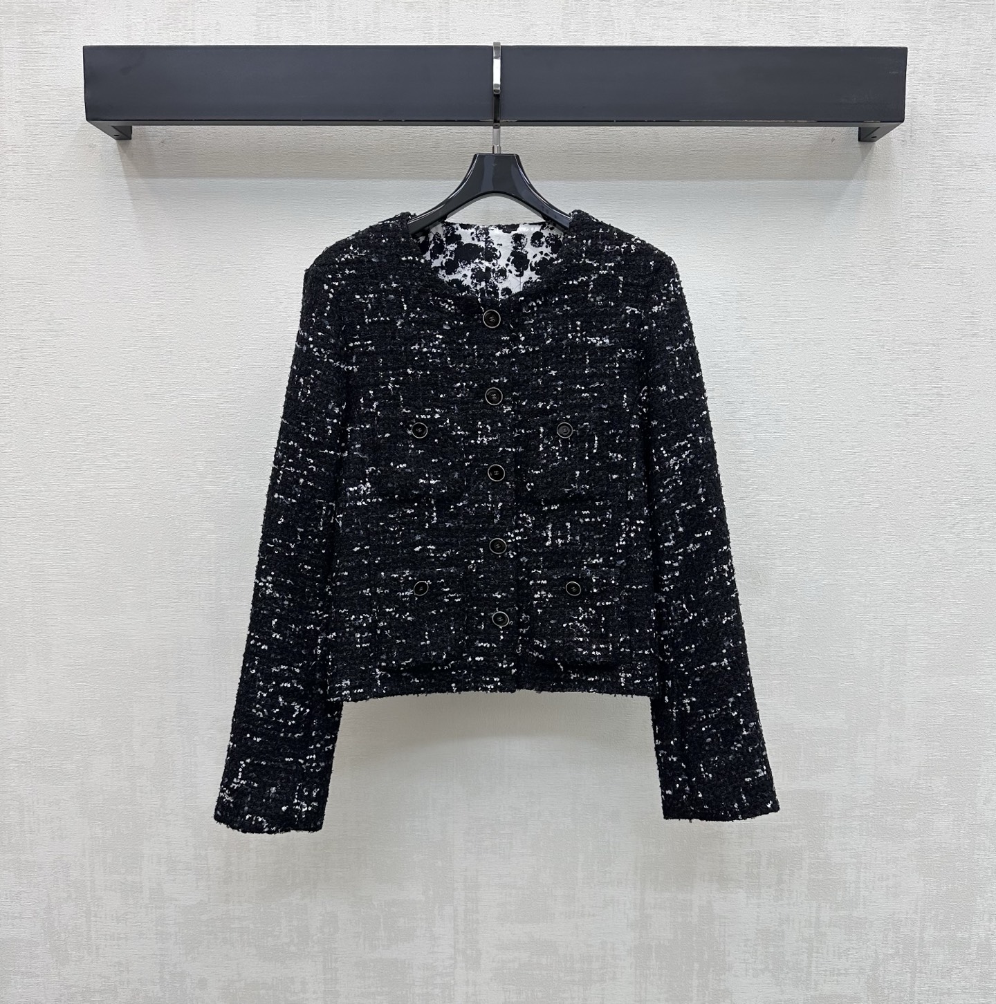 NO:804515,Chane*2026 new arrivals woven round neck dress jacket, customized YB imported woolen material, obvious texture and full texture, symmetrical pocket design on the chest, adding layering to the look, double C printed round buckle adjustment on the placket and jacquard lining treatment, highlighting the brand tone, development of surface accessories, round neck right shoulder jacket tailoring, fashionable and sophisticated autumn and winter wear, the first choice, high version 36 38 40,,chanel,jackets & coats,19860909Chane*2026新品上架编织圆领洋装外套定制YB进口粗纺羊毛呢材质 肌理明显 质感十足 胸前对称口袋设计 增添造型层次感 开襟印刻双C印刻圆扣调节配合提花内衬处理 彰显品牌调性 面辅料开发 圆领正肩外套剪裁 时髦精秋冬穿搭首选  高版本36 38 40,,chanel,jackets & coats,,Women's clothing