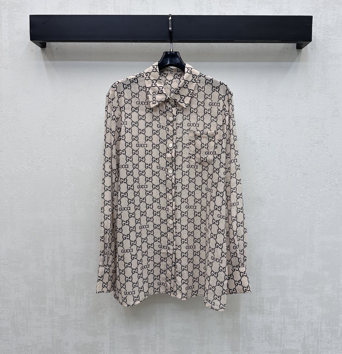 NO:805341,Gucc*2026 new arrival printed gauze shirt customized with YB imported light sheer material Breathable, comfortable and delicate The iconic double G letter logo graphic elements are printed all over the body to highlight the brand tone The placket button adjustment is matched with the single-side pocket decoration on the chest to add layering to the look Development of surface accessories Lapel long-sleeved shirt tailoring Can be paired with the same series of drawstring trousers Stunning and fashionable outfits for commuting and vacation High version 2 colors,, gucci, shirts,19860909Gucc*2026新品上架印花薄纱衬衣定制YB进口轻薄透纱材质 透气舒适细腻 通体满印标志性双G字母徽标图案元素 彰显品牌调性 开襟纽扣调节配合胸前单侧口袋装饰 增添造型层次感 面辅料开发 翻领长袖衬衫剪裁 可搭配同系列抽绳长裤 通勤度假成套穿搭出彩时髦 高版本2色,,gucci,shirts,,Women's clothing