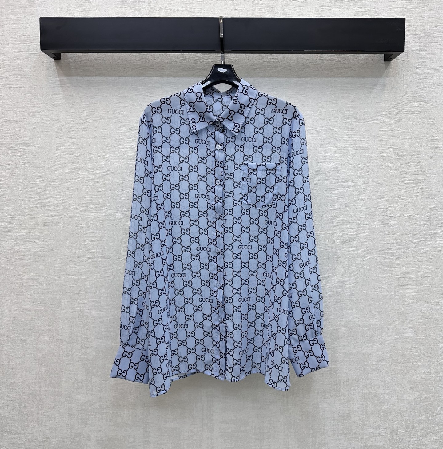 NO:805347,Gucc*2026 new arrival printed gauze shirt customized with YB imported light sheer material Breathable, comfortable and delicate The iconic double G letter logo graphic elements are printed all over the body to highlight the brand tone The placket button adjustment is matched with the single-side pocket decoration on the chest to add layering to the look Development of surface accessories Lapel long-sleeved shirt tailoring Can be paired with the same series of drawstring trousers Stunning and fashionable outfits for commuting and vacation High version 2 colors,, gucci, shirts,19860909Gucc*2026新品上架印花薄纱衬衣定制YB进口轻薄透纱材质 透气舒适细腻 通体满印标志性双G字母徽标图案元素 彰显品牌调性 开襟纽扣调节配合胸前单侧口袋装饰 增添造型层次感 面辅料开发 翻领长袖衬衫剪裁 可搭配同系列抽绳长裤 通勤度假成套穿搭出彩时髦 高版本2色,,gucci,shirts,,Women's clothing
