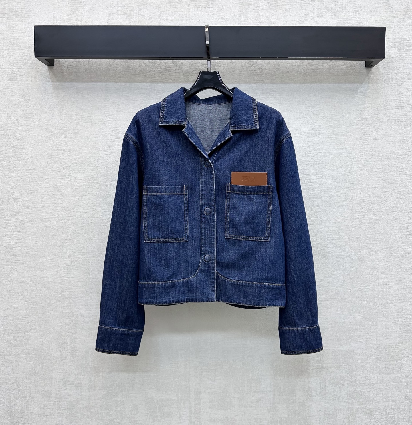 NO:836806,Fend*2026 new products on the shelves, leather denim shirt jacket, customized YB imported twill Tencel cotton denim material, enzyme multiple washes, dark blue with natural whitening effect, retro and versatile, brown leather splicing design on the chest, combined with the back waist slit cutting process to add layering to the look, making the high-end fashion sense more prominent. It is decorated with the iconic engraved letter logo on the chest to highlight the brand tone. Development of surface accessories. Lapel short shirt style tailoring. Can be paired with skirts and trousers of the same series.  Complete sets of stylish and stylish outfits, high version, fendi, skirts, jackets & coats, shirts,19860909Fend*2026新品上架拼皮牛仔衬衫外套定制YB进口斜纹天丝棉牛仔材质 酵素多重水洗 深蓝色配合自然磨白效果 复古百搭 胸口棕色皮面拼接设计 配合后腰开衩裁剪工艺处理 增添造型层次感 高级时尚感更突出 搭配胸前标志性刻印字母徽标装饰 彰显品牌调性 面辅料开发 翻领短款衬衣版型剪裁 可搭配同系列裙裤装 成套穿搭时髦洋气 高版本,,fendi,skirts,jackets & coats,shirts,,Women's clothing
