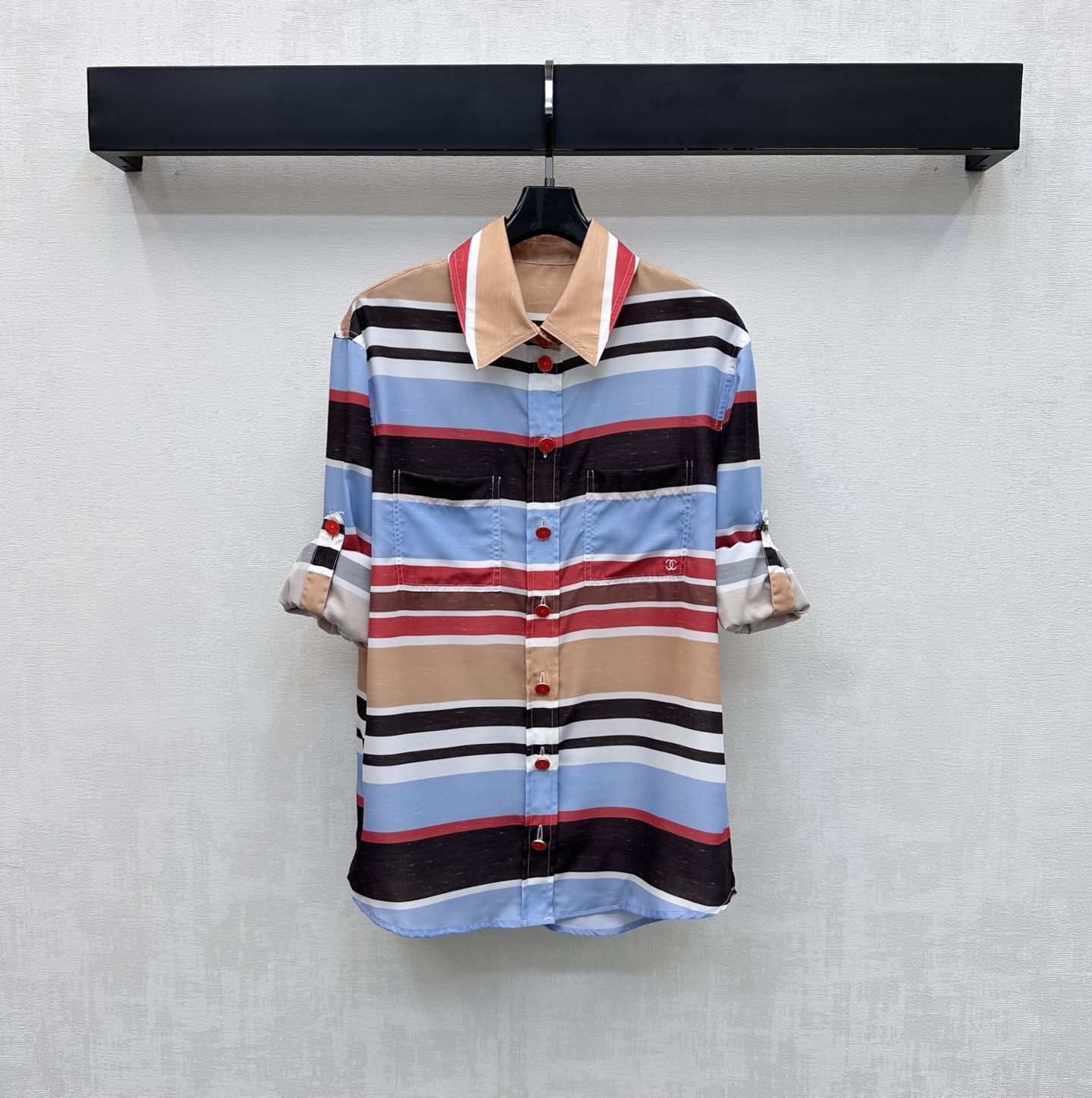 NO:877778,Chane*2026 New Arrival Rainbow Stripe Lapel Shirt Customized YB imported twill cotton blended fabric Soft and skin-friendly Texture Breathable and sweat-absorbent Classic contrasting rainbow stripe interweaving design High visual impact It has a vibrant Italian street atmosphere The placket button can be adjusted for easy putting on and taking off Adding layering to the look The chest pocket is embellished with the iconic double C letter embroidery logo decoration Highlighting the brand tone Development of surface accessories Lapel long-sleeved shirt tailoring Can be paired with long shorts of the same series  The complete set of outfits is lazy and casual. You can easily create Italian high-end style for daily commuting or weekend vacations. High version 36 38 40,,chanel,shorts,shirts,19860909Chane*2026新品上架彩虹条纹翻领衬衣定制YB进口斜纹棉混纺面料 质地柔软亲肤 透气吸汗 经典撞色彩虹条纹交织设计 视觉冲击力强 自带活力满满的意式街头氛围 开襟纽扣调节方便穿脱 增添造型层次感 胸前口袋点缀标志性双C字母刺绣徽标装饰 彰显品牌调性 面辅料开发 翻领长袖衬衫剪裁 可搭配同系列长短裤 成套穿搭慵懒随性 日常通勤还是周末度假 都能轻松打造意式高级风  高版本36 38 40,,chanel,shorts,shirts,,Women's clothing