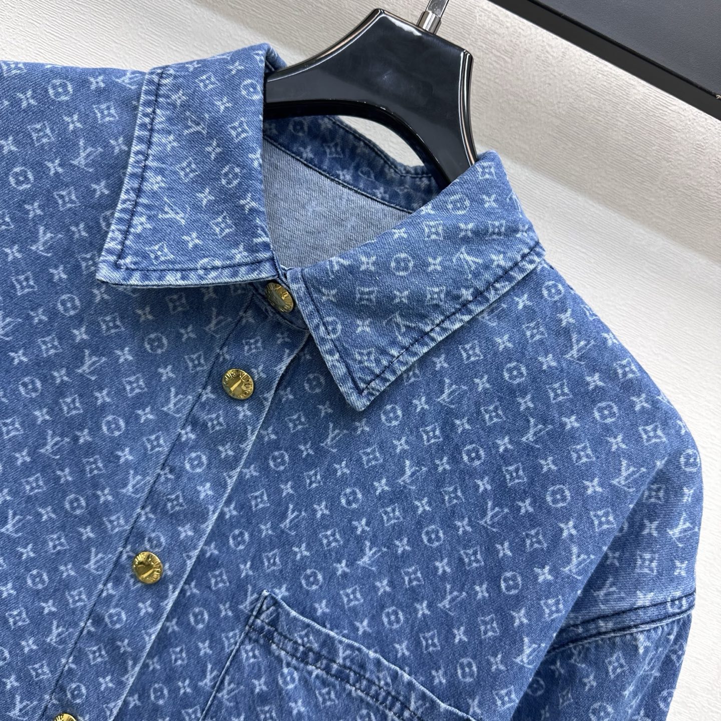 louis vuitton monogram denim cropped shirt