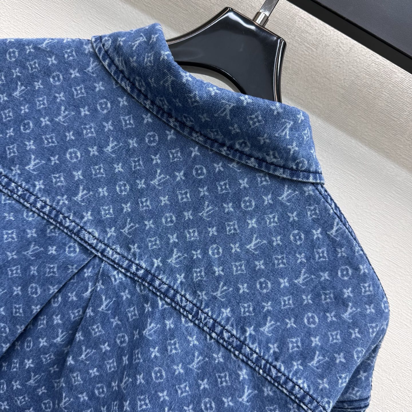 louis vuitton monogram denim cropped shirt