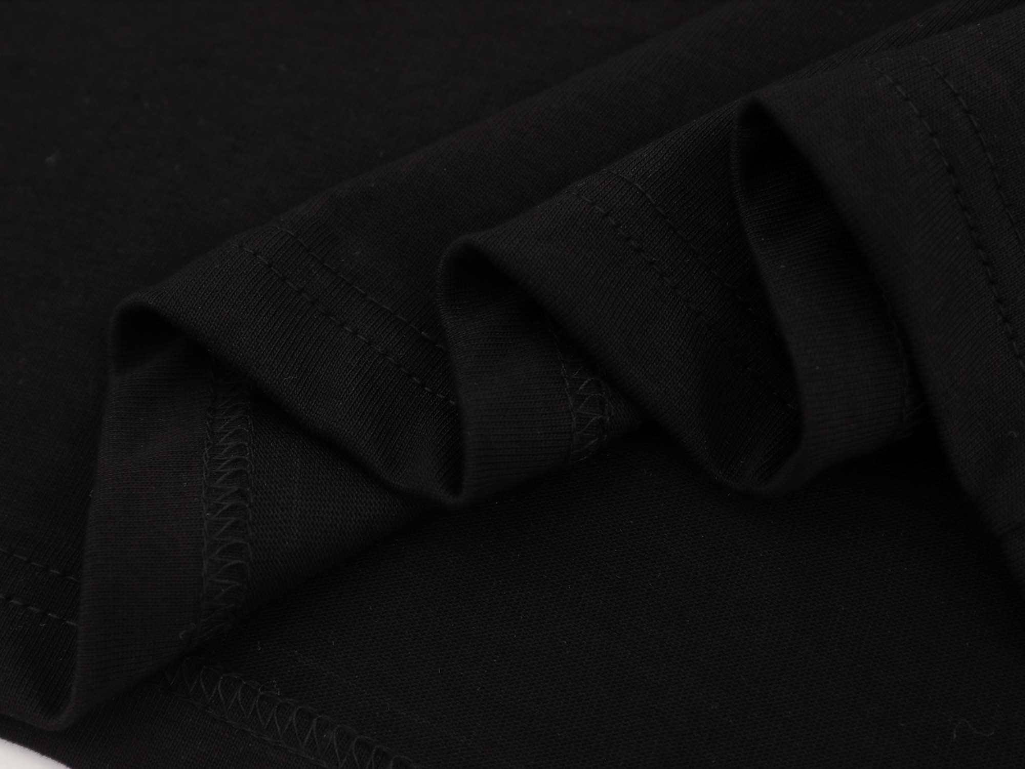 💰80
-CK 夏季基础印花纯棉男女款短袖t恤-

🌟设计亮点
▫️基础logo印花简洁
▫️短袖的底衫是100%纯棉亲肤透气
▫️ 定织定染同版紧密螺纹~
▫️  不起球 不缩水 上身炒鸡柔滑 食毛工艺不透不漏！


100%纯棉这个硬度刚刚好不是那种硬邦邦的!!这就是今年的升级反而我觉得更加好穿了

❍ Calvin Klein（简称&ldquo;CK&rdquo;）是卡尔文&middot;克雷恩，Calvin Klein于 1968年创立的全球时尚生活方式品牌，CK以性感和人们熟知的极简风格为审美理念，致力于成为全球文化融合的催化剂。


关于做工版型版型属于宽松版男生女生都可以!!

Color；黑色 白色
Size；S-XL