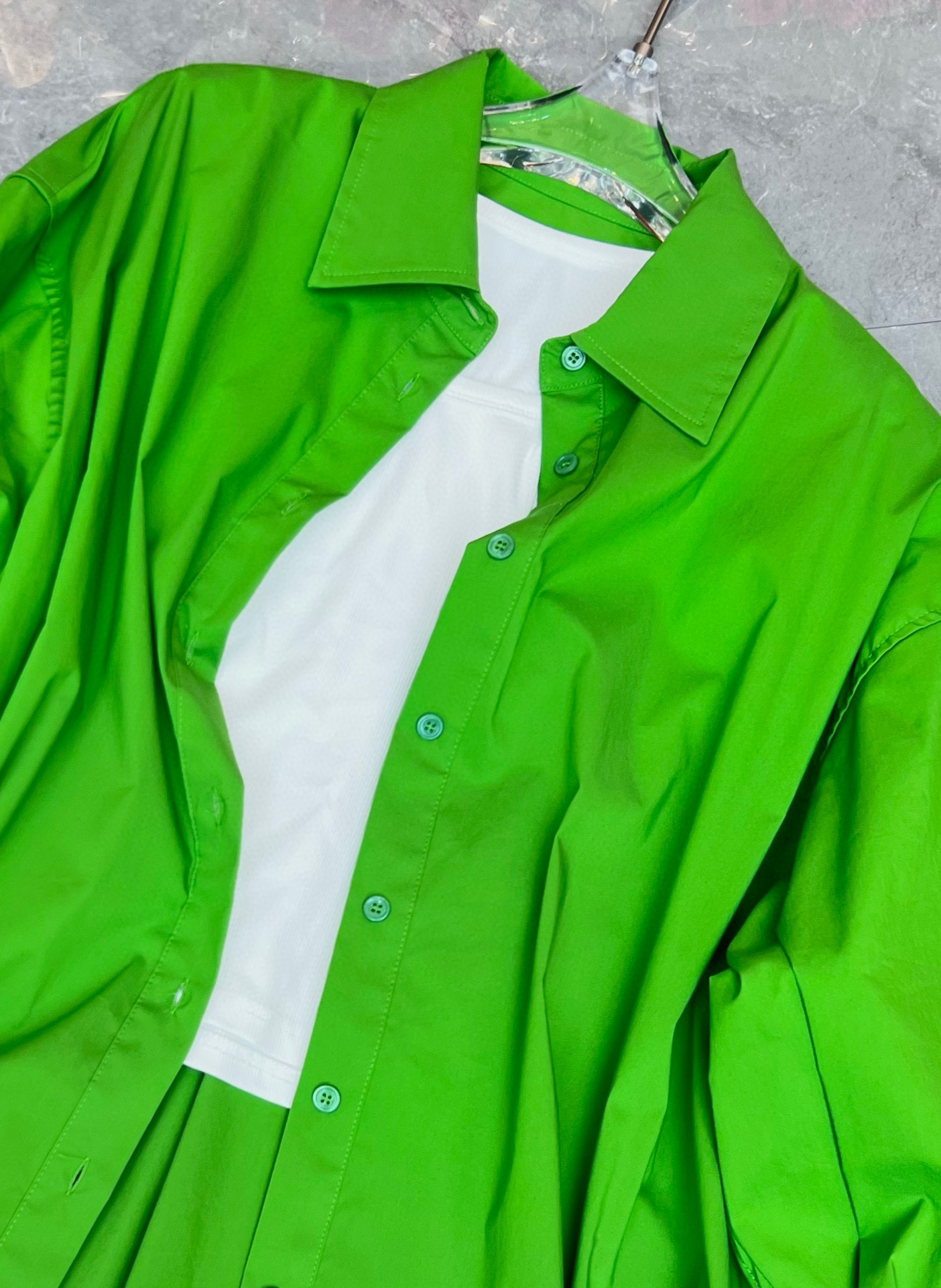 High-Quality Women’s BV Packaged Green Shirt: Fashionable and Versatile Statement Piece - 图片 8