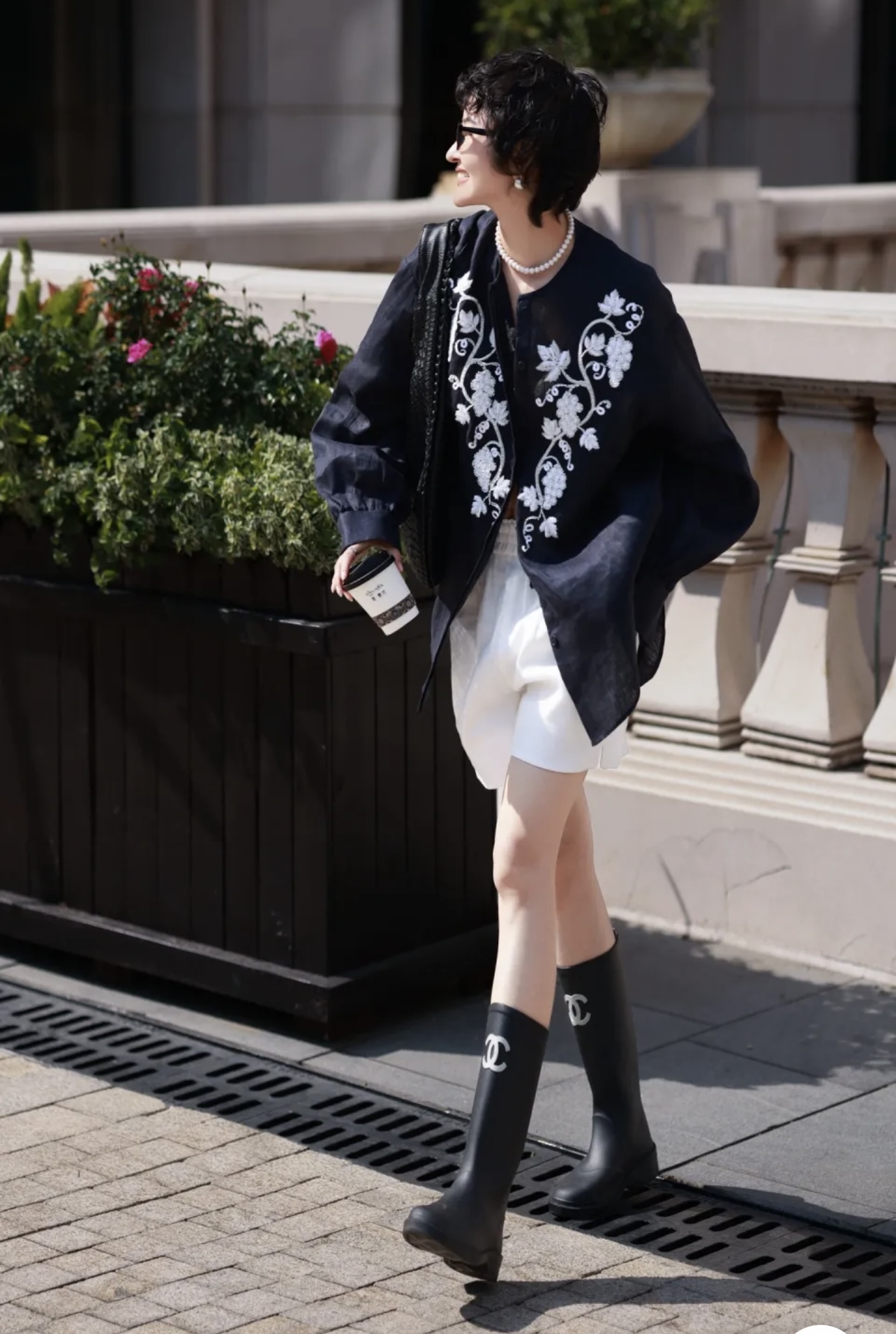 High-End Women’s Suit: Natural Paralyzing Embroidered Shorts for Summer Fashion - 图片 3
