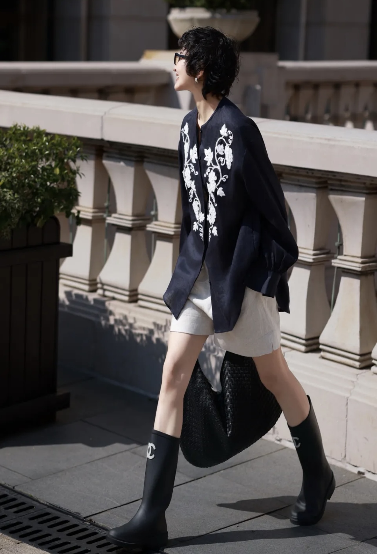 High-End Women’s Suit: Natural Paralyzing Embroidered Shorts for Summer Fashion - 图片 2