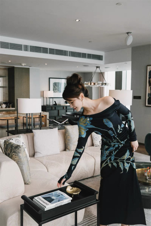 Elegant Floral Print One-Shoulder Midi Dress - Soft Knit Fabric 1 Elegant Floral Print One-Shoulder Midi Dress - Soft Knit Fabric