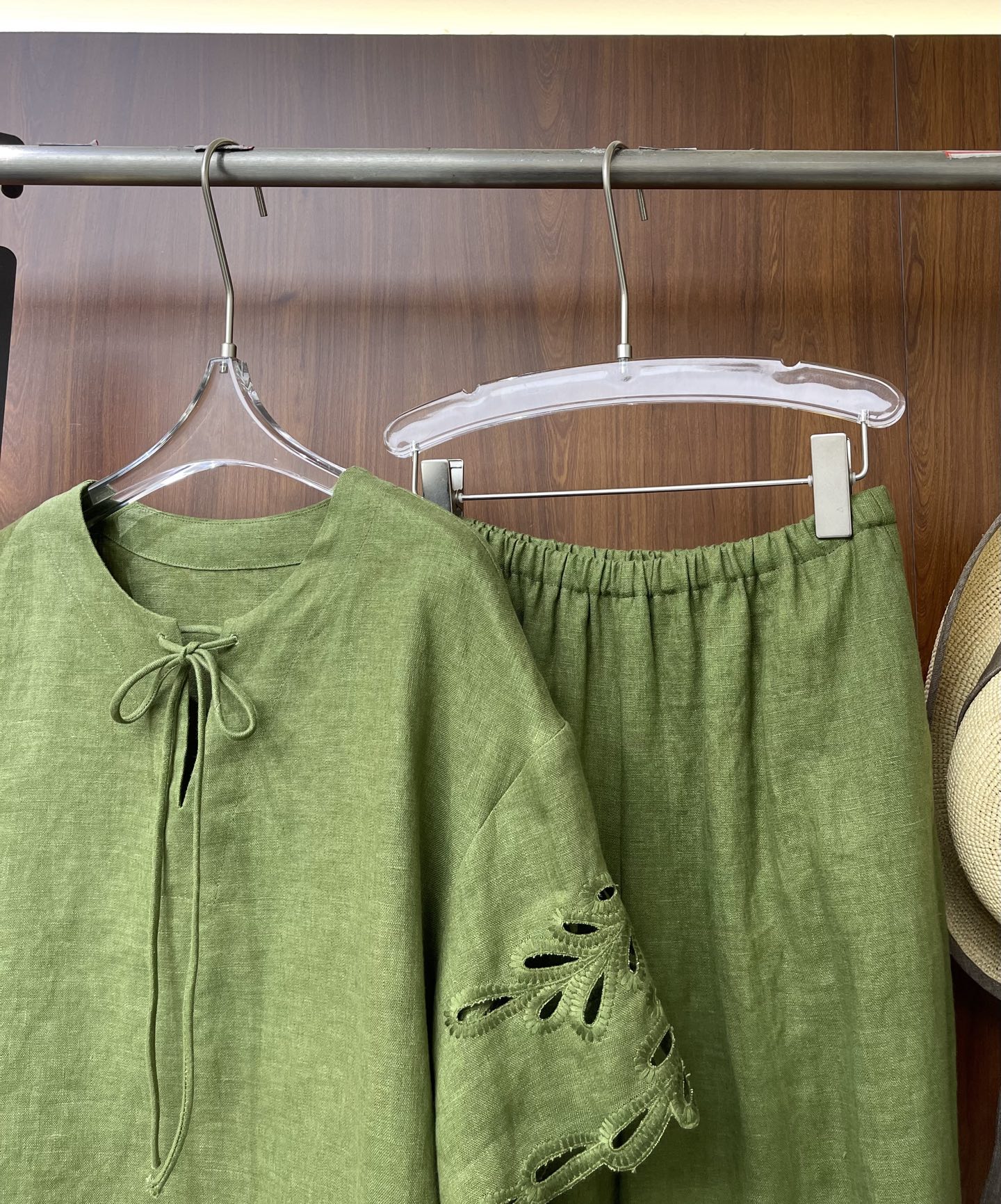 Elegant High-End Women’s Suit with V-Band Design for Comfort and Style - 图片 8