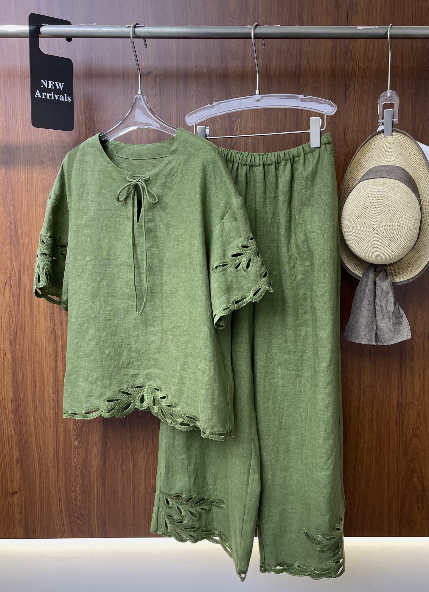 Elegant High-End Women’s Suit with V-Band Design for Comfort and Style - 图片 6