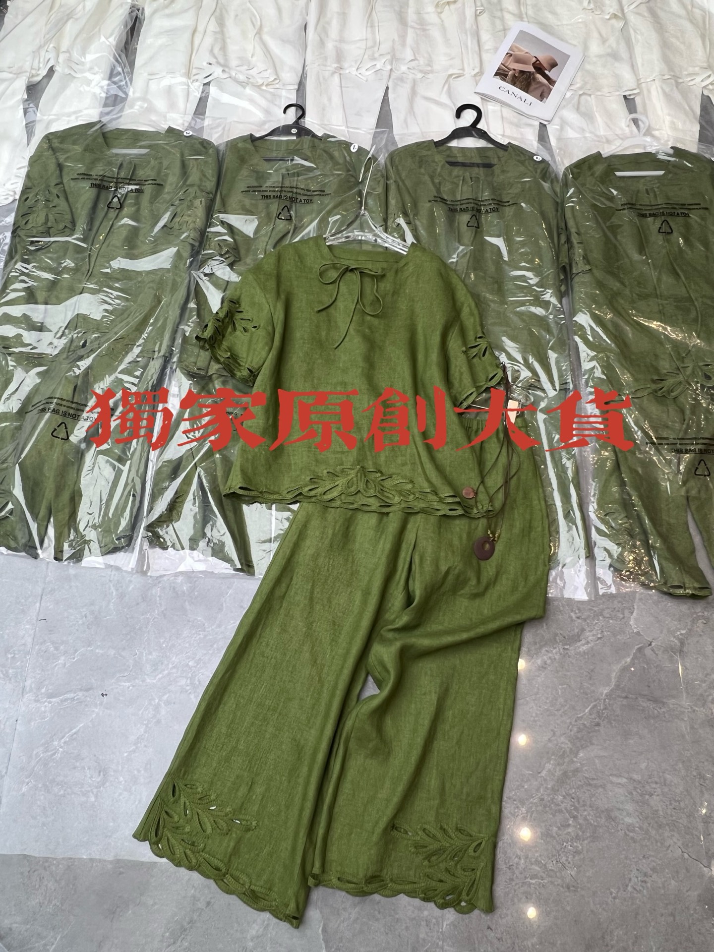 Elegant High-End Women’s Suit with V-Band Design for Comfort and Style - 图片 3