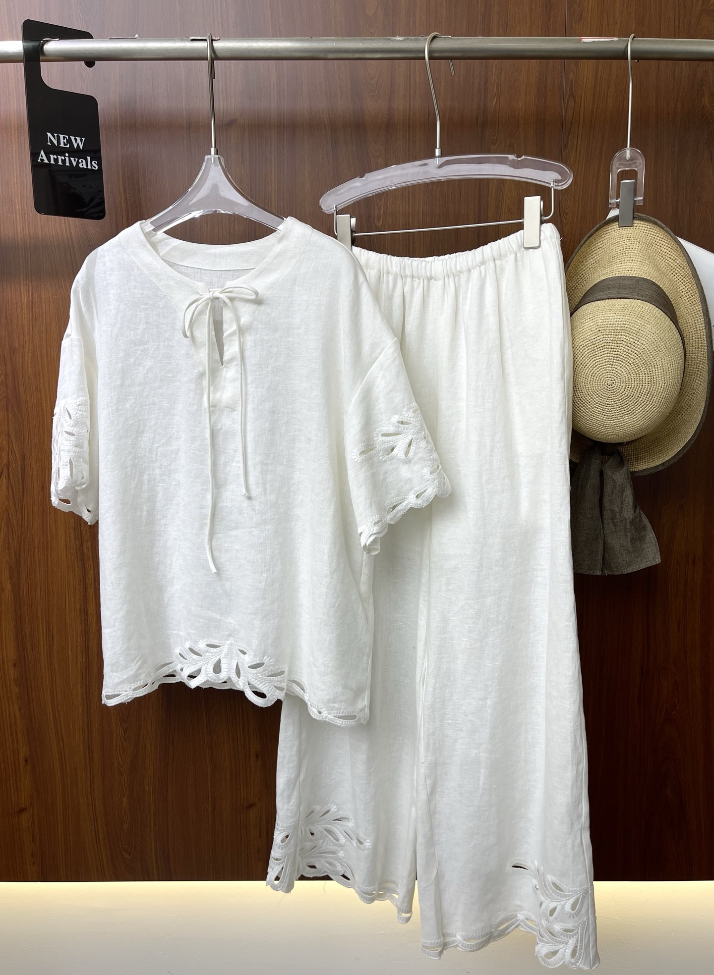 Elegant High-End Women’s Suit with V-Band Design for Comfort and Style - 图片 5