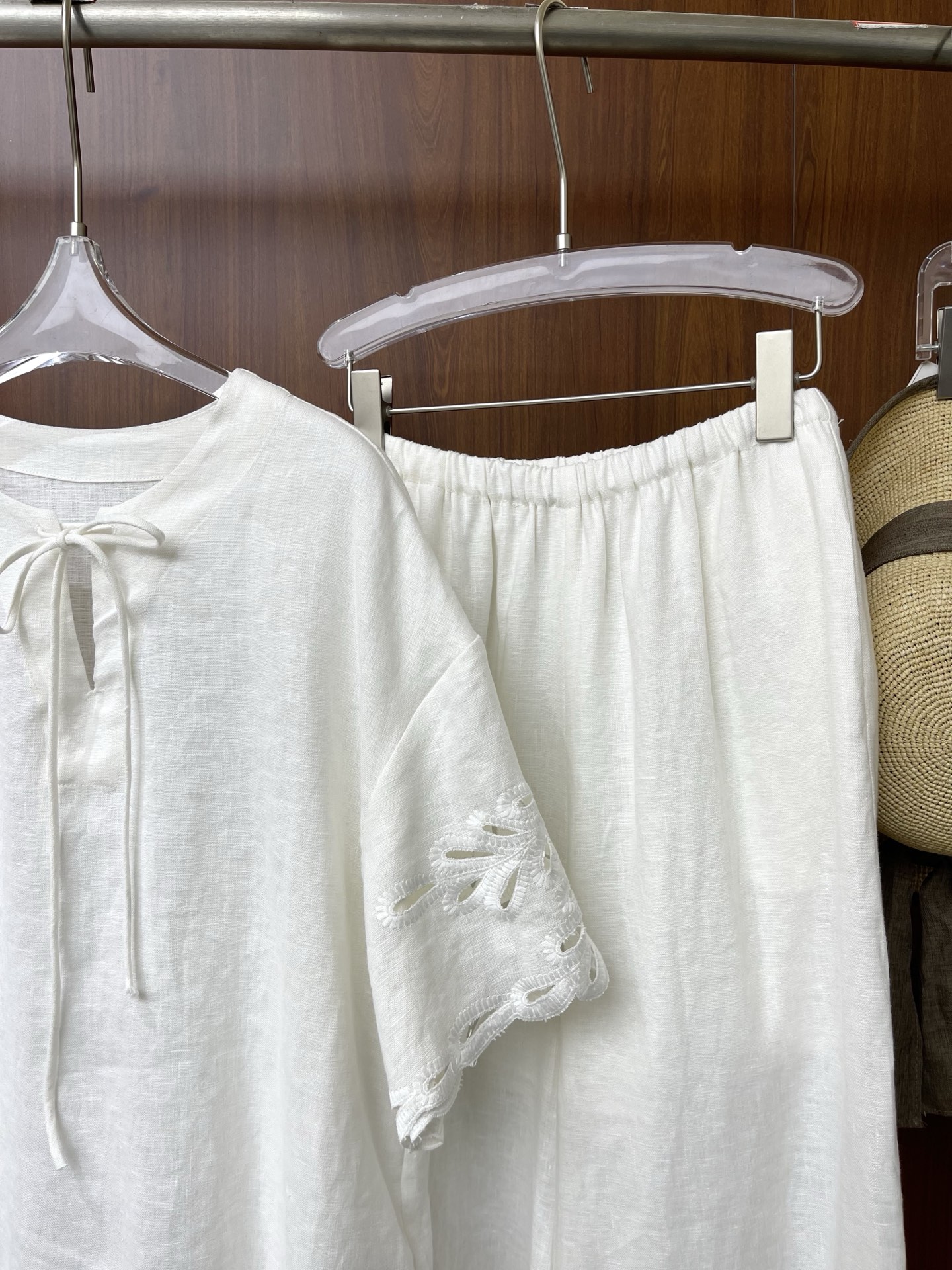Elegant High-End Women’s Suit with V-Band Design for Comfort and Style - 图片 7