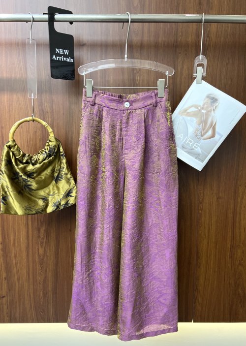 Elegant High-Waisted Wide Leg Trousers with Shimmering Brocade Fabric and Vintage Touch 1 Elegant High-Waisted Wide Leg Trousers with Shimmering Brocade Fabric and Vintage Touch