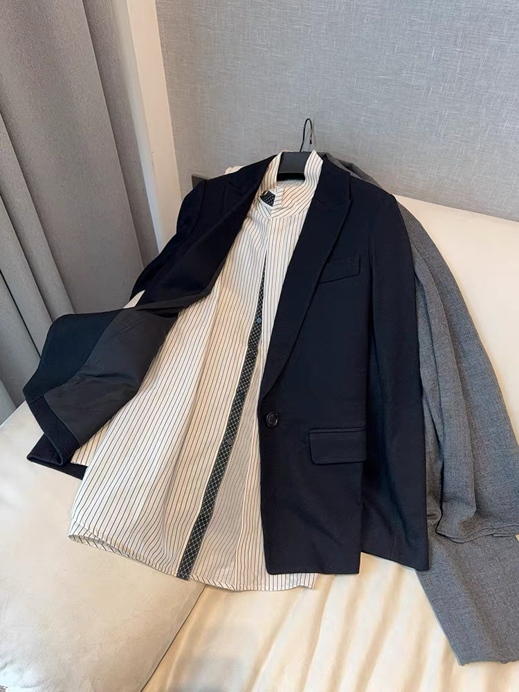 Luxury French Women’s Suit: Sandro’s High-Quality Shirt with Timeless Style and Versatile Appeal - 图片 2