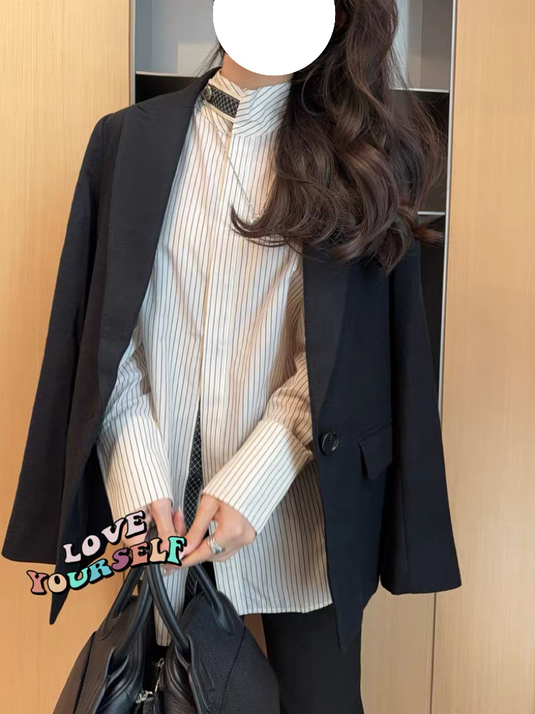 Luxury French Women’s Suit: Sandro’s High-Quality Shirt with Timeless Style and Versatile Appeal - 图片 9