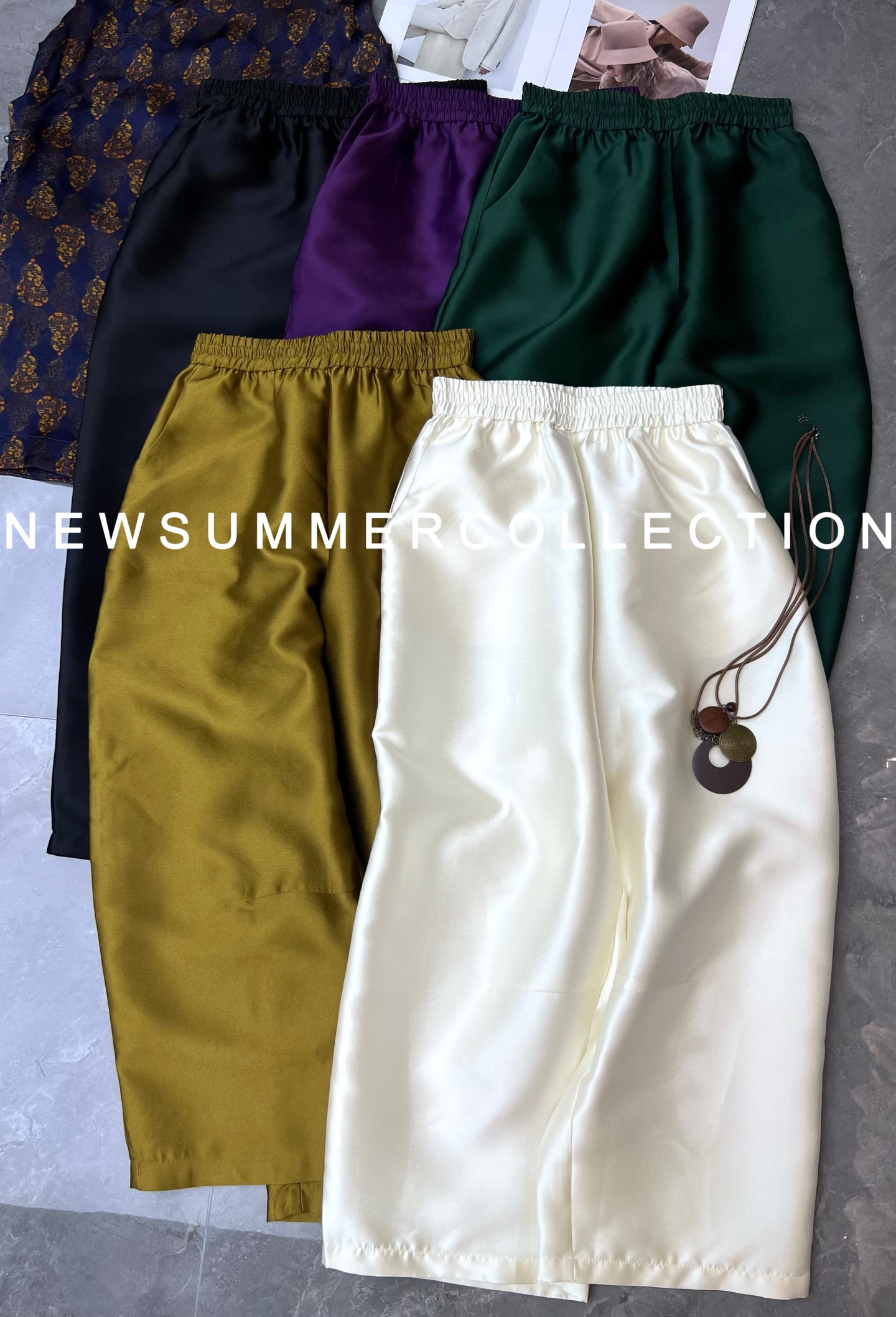 “High-Quality Women’s Suit with Tweezer Shorts and Velvet Accents for a Stylish Look” - 图片 7