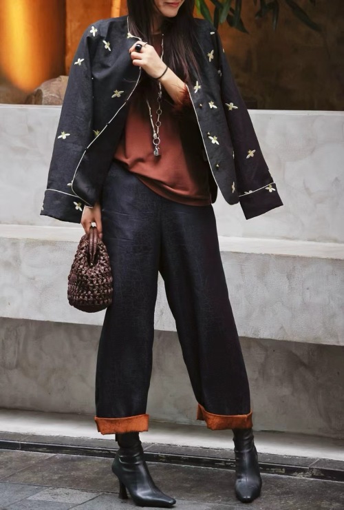Elegant Crackle Texture Xiangyun Yarn Pants With Color Block Hem Design 1 Elegant Crackle Texture Xiangyun Yarn Pants With Color Block Hem Design