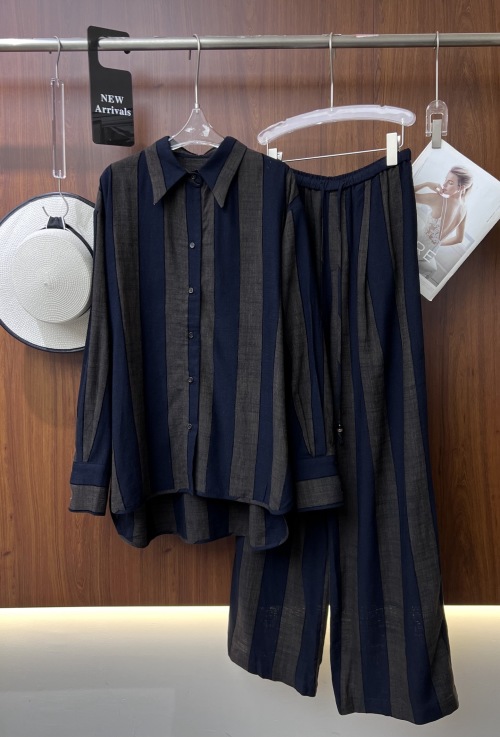 Striped Linen Set - Relaxed Fit, French Style, Breathable and Comfortable 1 Striped Linen Set - Relaxed Fit, French Style, Breathable and Comfortable