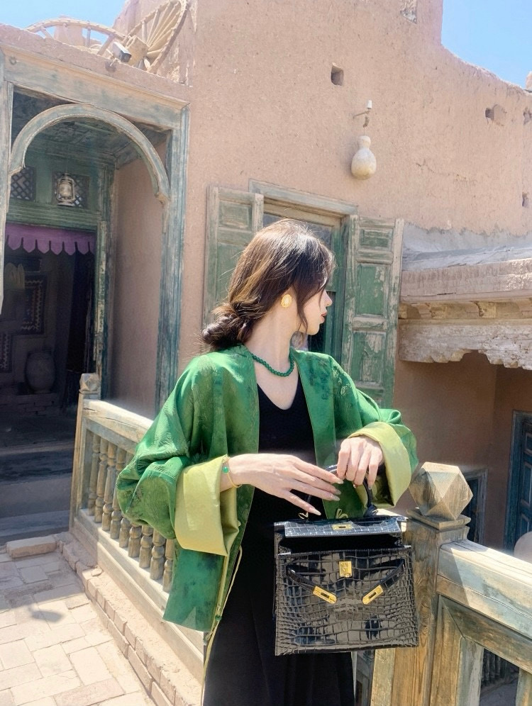 Elegant Jacquard Button-Down Silk Jacket: Timeless Versatility & Modern Flair