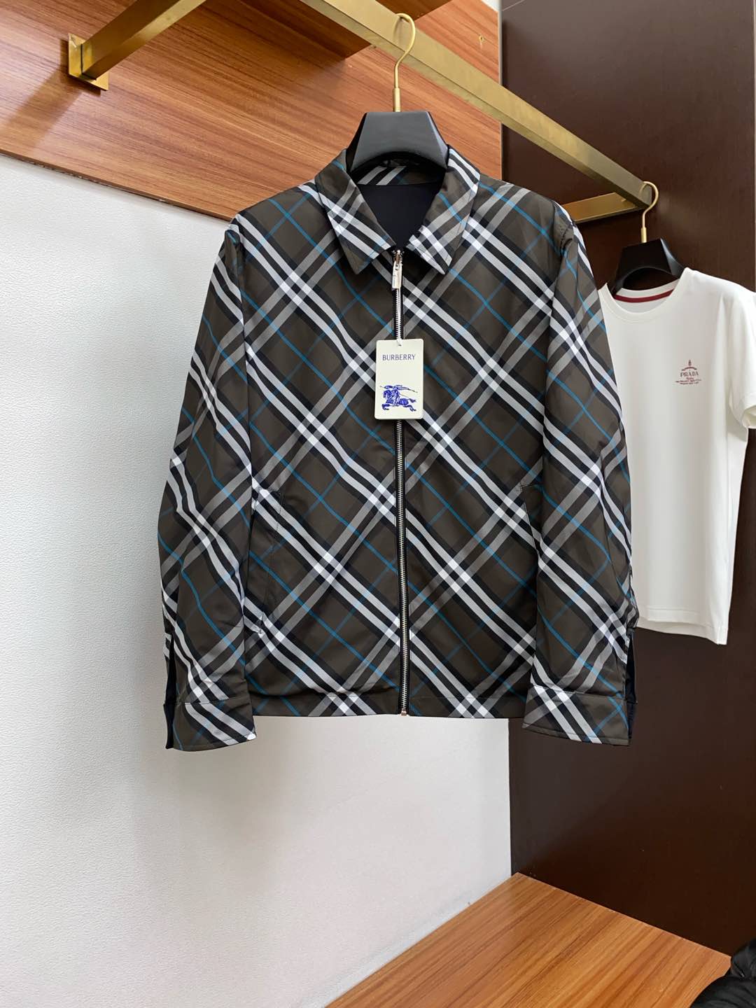  巴宝莉 25新品翻领双面外套 时尚帅气，简约百搭款 定制原版面料 不仅挺括 保持潮流的廓形，又穿着舒适