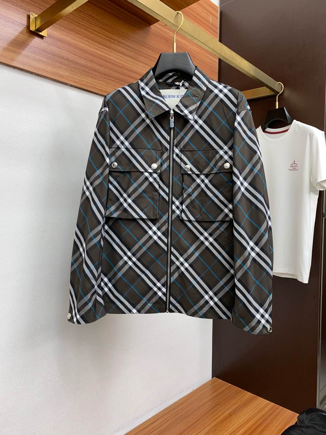  巴宝莉 25新品格纹外套 时尚帅气，简约百搭款 定制原版面料 不仅挺括 保持潮流的廓形，又穿着舒适，纱