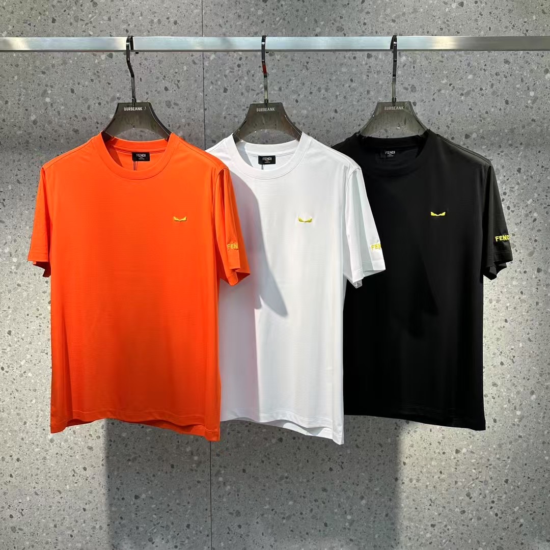 NO:444846,Fendi 2025 spring and summer new styles are the latest round neck short sleeves in the counter, high-end customization, avant-garde and fashionable design!  Brand logo heavy craft design, high-end customized 100 double-sided mercerated cotton fabric, soft feel, comfortable to wear, exquisite counter-level car line, fine workmanship, invincible and handsome upper body effect!  A must-have item for handsome men!  Code number M-3xL, fendi, T-shirt, alexander wang19860909芬迪 2025春夏新款首发专柜最新款圆领短袖 高端订制 设计前卫时尚！品牌logo重工艺设计 高端定制100支双面丝光棉面料.手感柔软.穿着舒适.专柜级别精致车线.做工精细.上身效果无敌帅气！型男必备单品！码数M-3xL,,fendi,T-shirt,alexander wang,Men's clothing