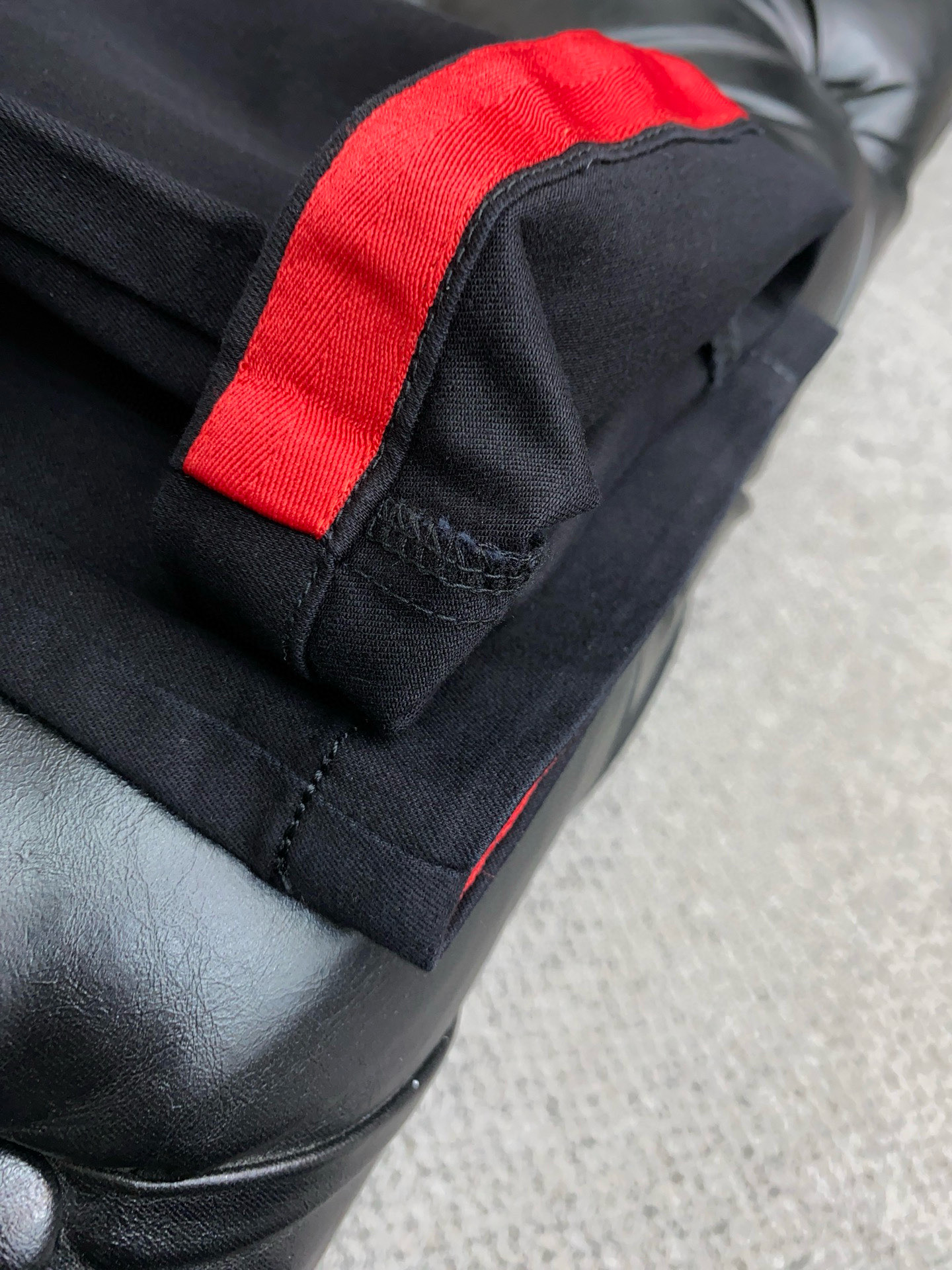 Title: Kiton 2025 P650 Bag Customization Summary Summary: Kiton 2025 offers custom leisure pants bags with high-quality materials and fine craftsmanship for top-tier fashion. - 图片 7