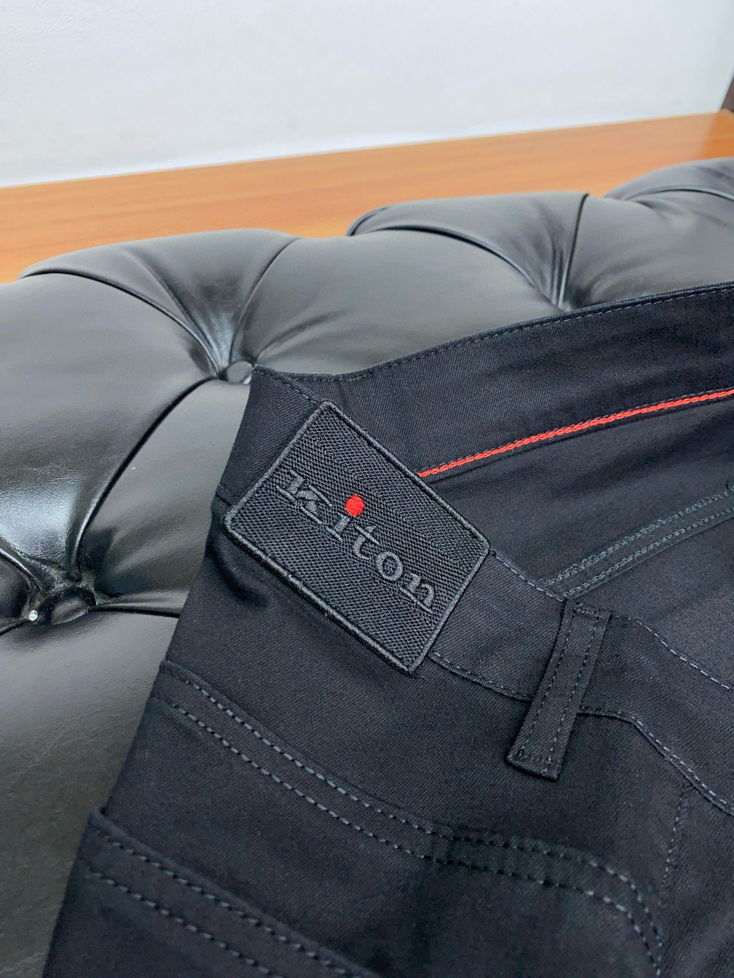 Title: Kiton 2025 P650 Bag Customization Summary Summary: Kiton 2025 offers custom leisure pants bags with high-quality materials and fine craftsmanship for top-tier fashion. - 图片 5