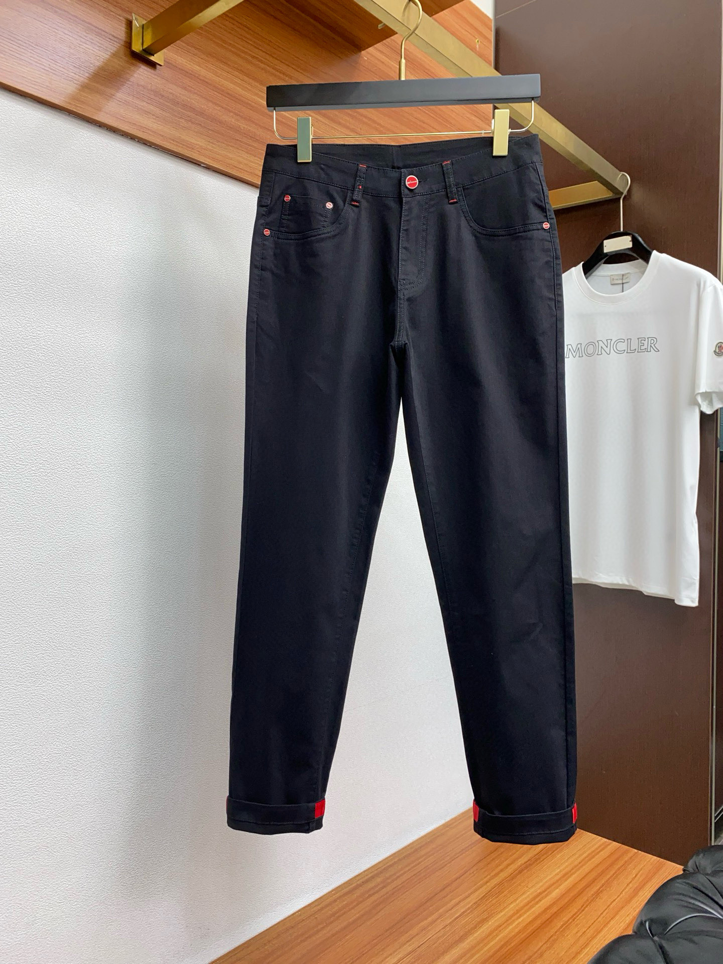 Title: Kiton 2025 P650 Bag Customization Summary Summary: Kiton 2025 offers custom leisure pants bags with high-quality materials and fine craftsmanship for top-tier fashion. - 图片 2