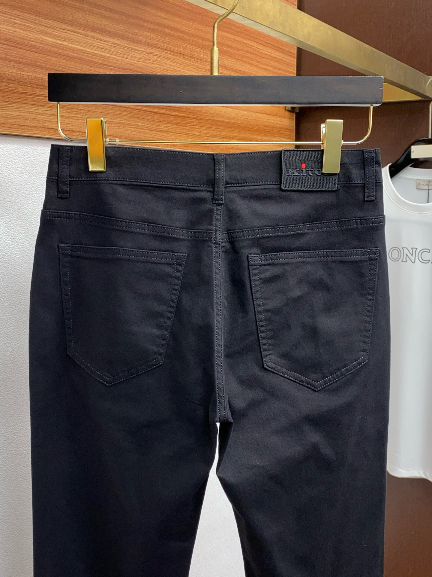 Title: Kiton 2025 P650 Bag Customization Summary Summary: Kiton 2025 offers custom leisure pants bags with high-quality materials and fine craftsmanship for top-tier fashion. - 图片 9