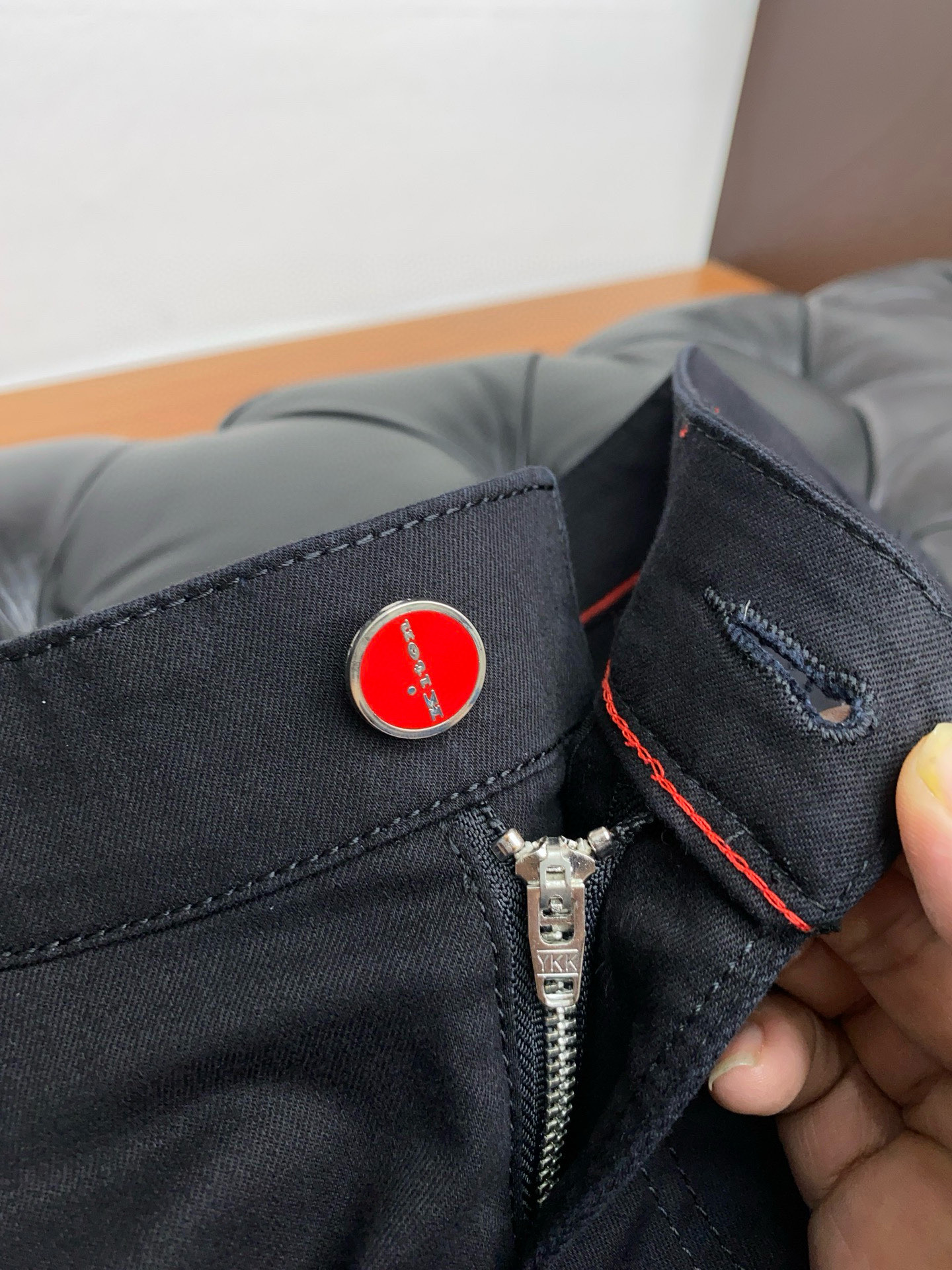 Title: Kiton 2025 P650 Bag Customization Summary Summary: Kiton 2025 offers custom leisure pants bags with high-quality materials and fine craftsmanship for top-tier fashion. - 图片 4