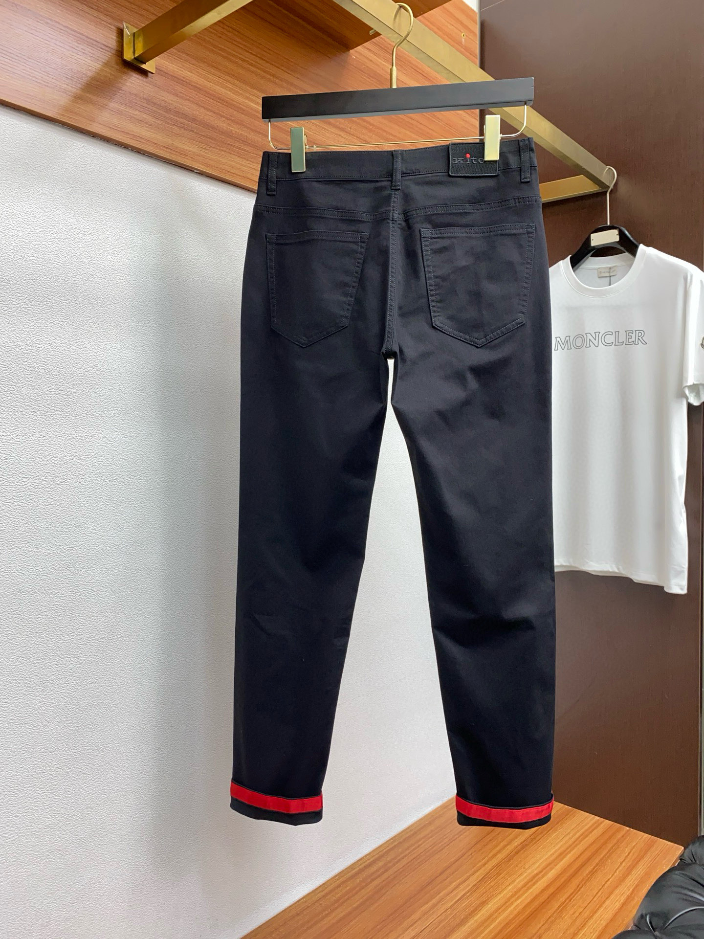 Title: Kiton 2025 P650 Bag Customization Summary Summary: Kiton 2025 offers custom leisure pants bags with high-quality materials and fine craftsmanship for top-tier fashion. - 图片 8