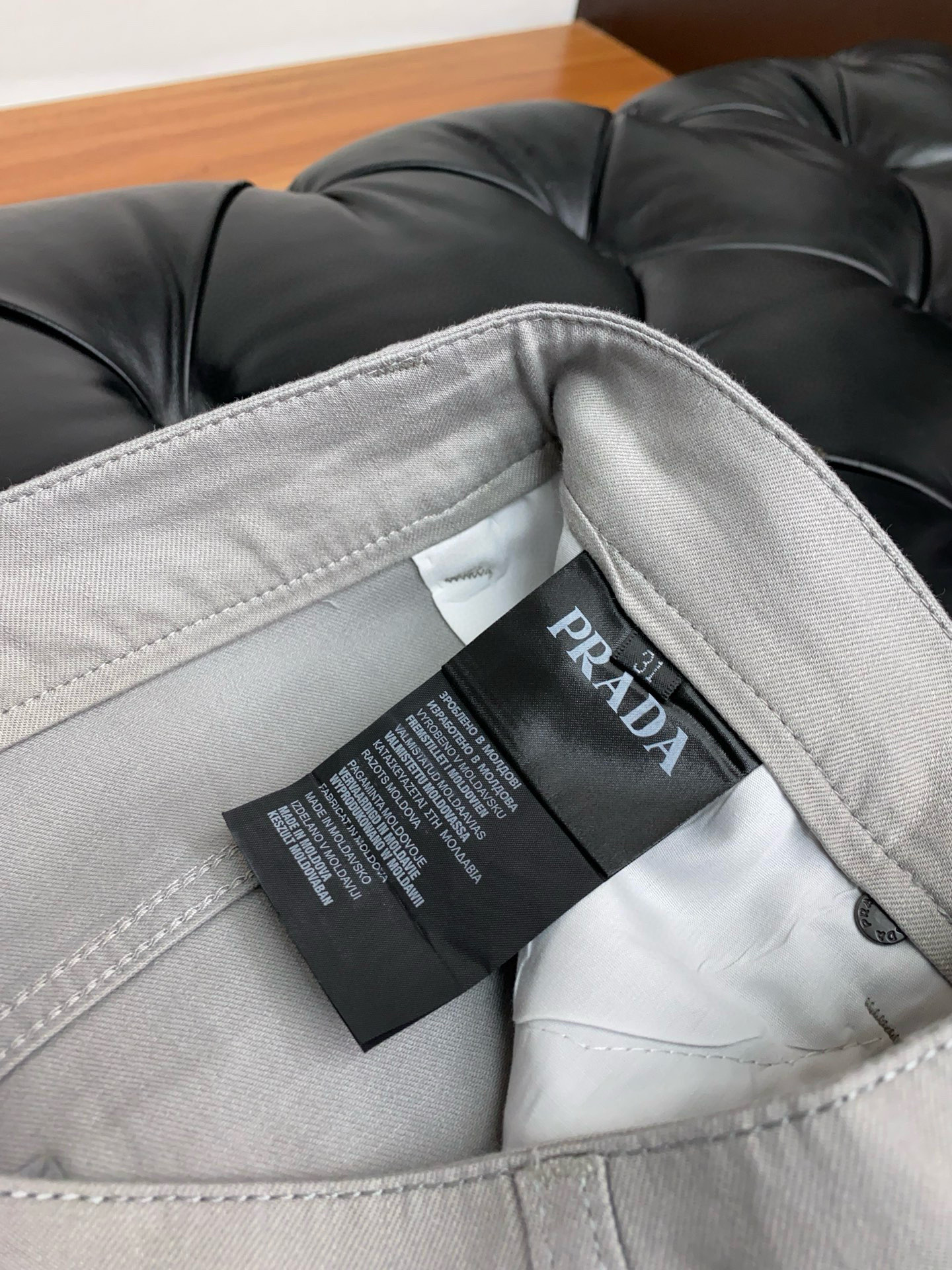 “Prada 2025 High-End Dresser: Urban, Clean-Cut, Top-Heavy Gold Business & Leisure Fashioners – Size 30-38” - 图片 7