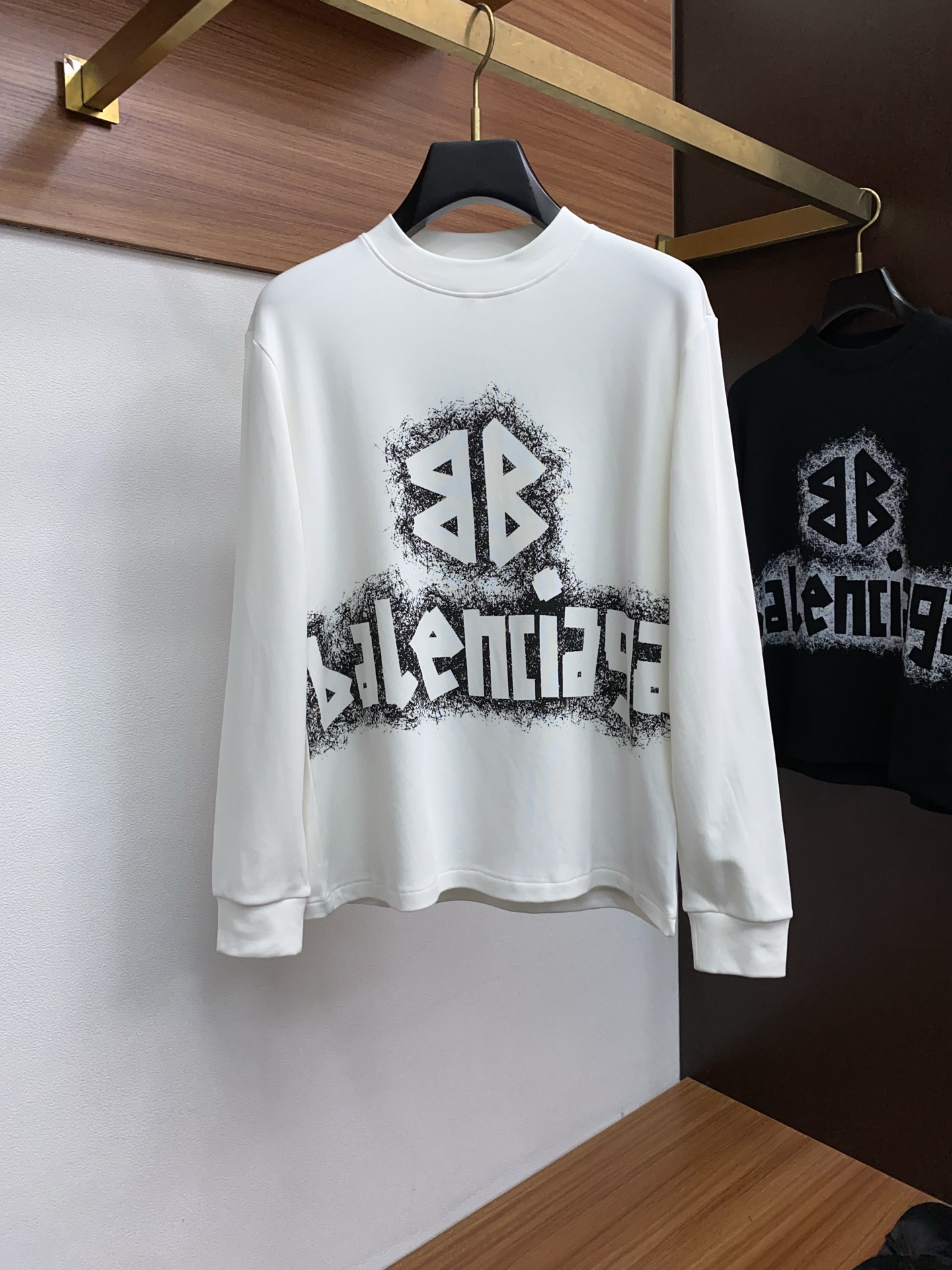 巴黎世家 25ss秋季 新品 新款贸易订单圆领长袖打底衫长袖T恤网红款！上身舒适透气，不僵硬，整体有着丰