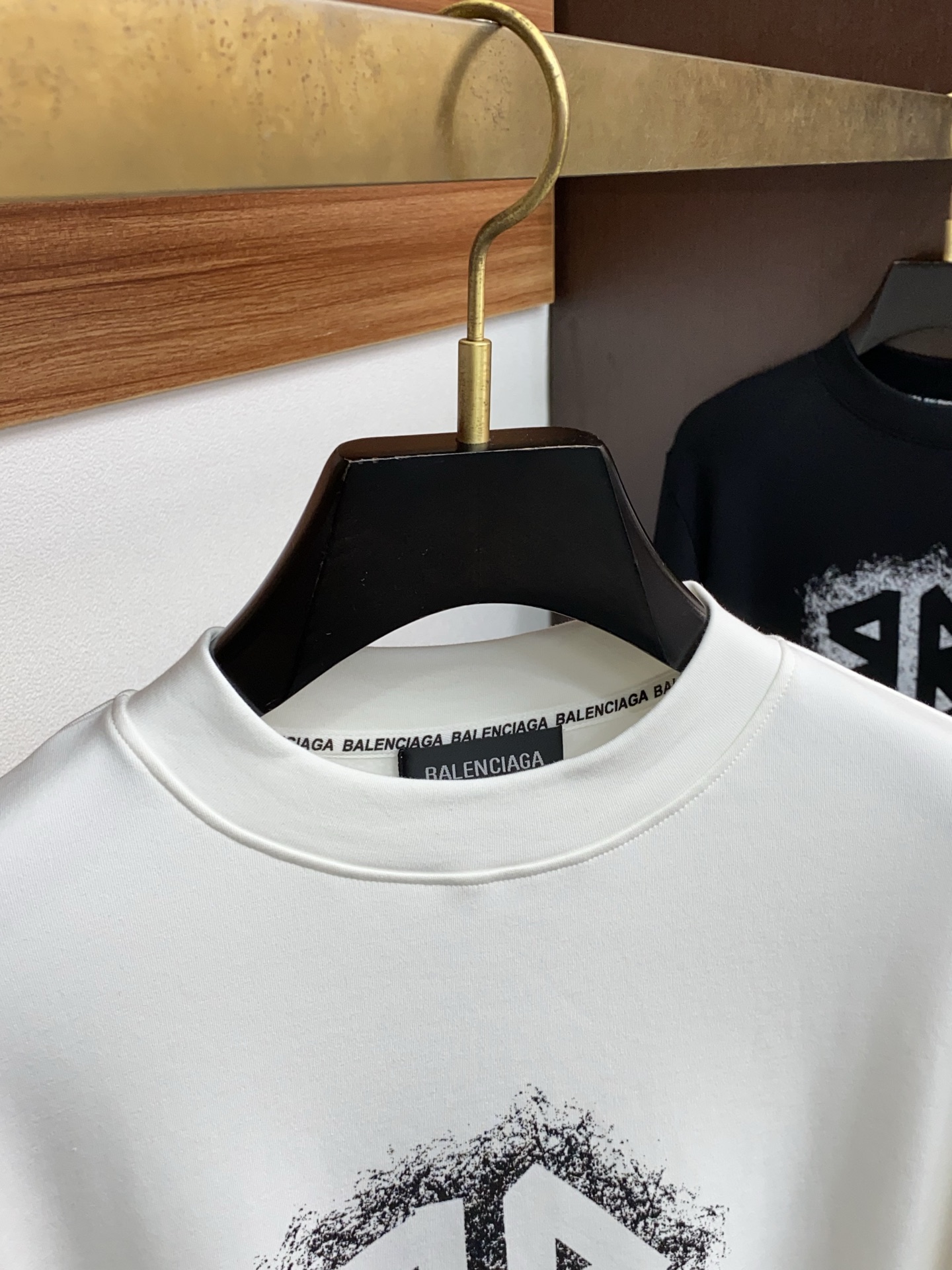 巴黎世家 25ss秋季 新品 新款贸易订单圆领长袖打底衫长袖T恤网红款！上身舒适透气，不僵硬，整体有着丰