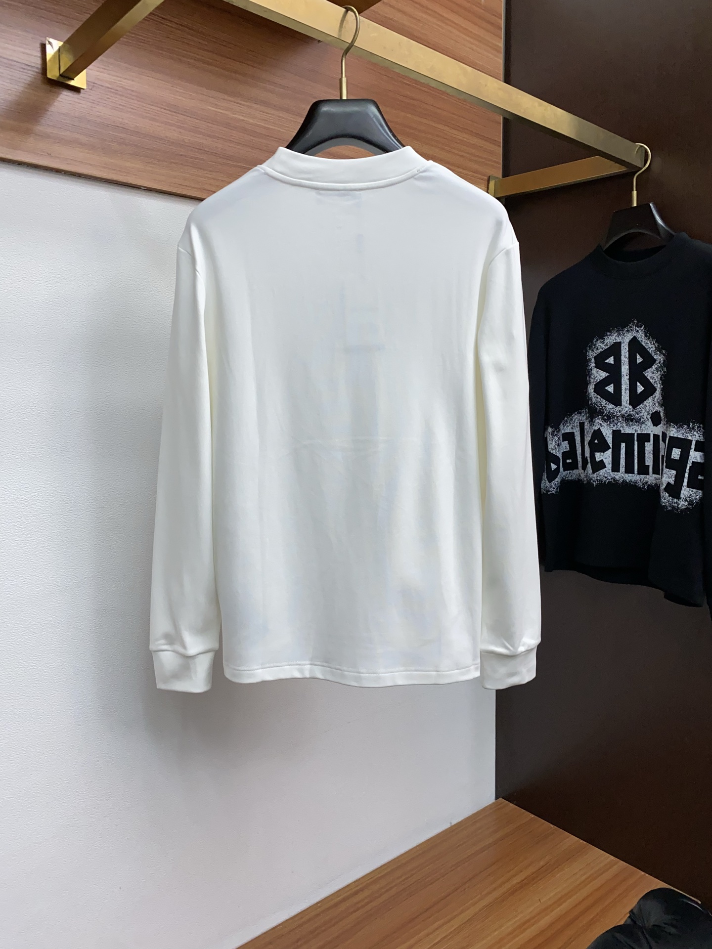 巴黎世家 25ss秋季 新品 新款贸易订单圆领长袖打底衫长袖T恤网红款！上身舒适透气，不僵硬，整体有着丰