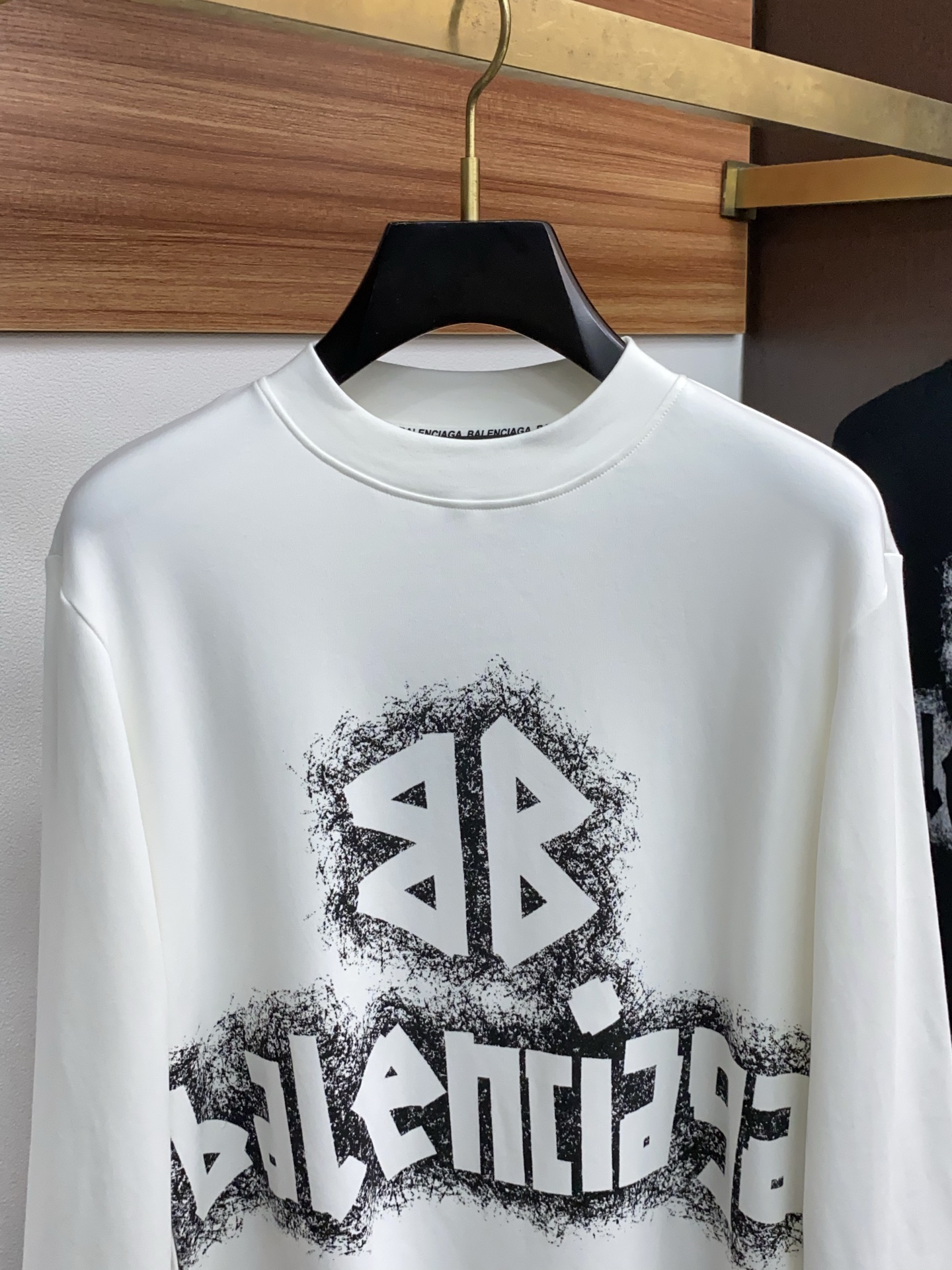 巴黎世家 25ss秋季 新品 新款贸易订单圆领长袖打底衫长袖T恤网红款！上身舒适透气，不僵硬，整体有着丰