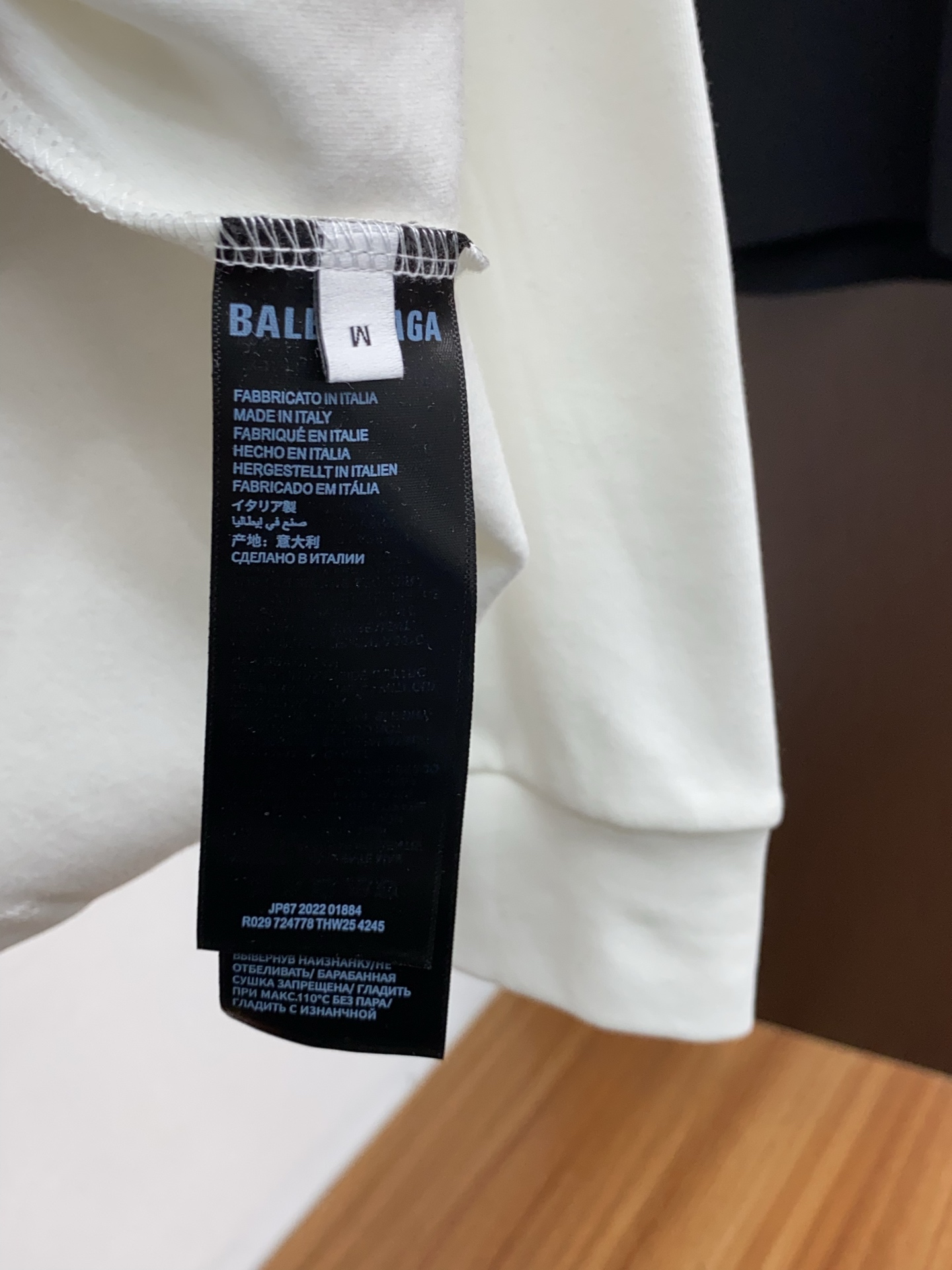 巴黎世家 25ss秋季 新品 新款贸易订单圆领长袖打底衫长袖T恤网红款！上身舒适透气，不僵硬，整体有着丰