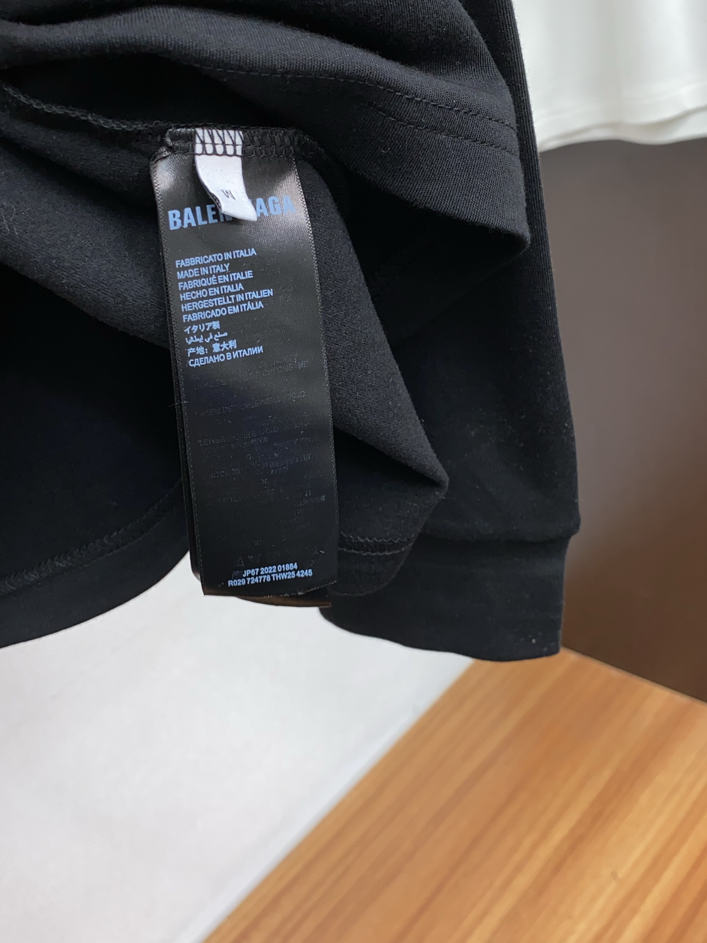 巴黎世家 25ss秋季 新品 新款贸易订单圆领长袖打底衫长袖T恤网红款！上身舒适透气，不僵硬，整体有着丰