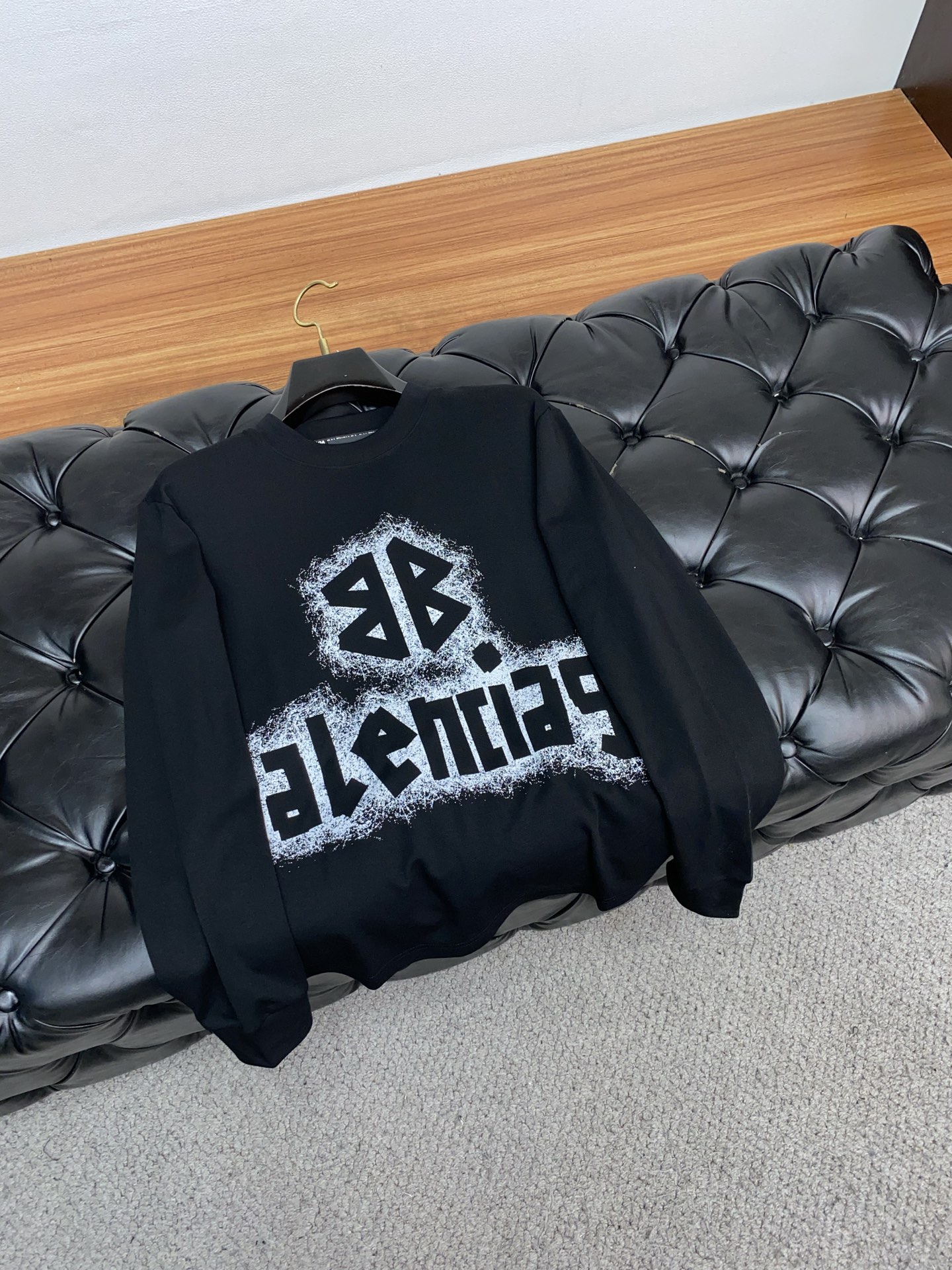 巴黎世家 25ss秋季 新品 新款贸易订单圆领长袖打底衫长袖T恤网红款！上身舒适透气，不僵硬，整体有着丰