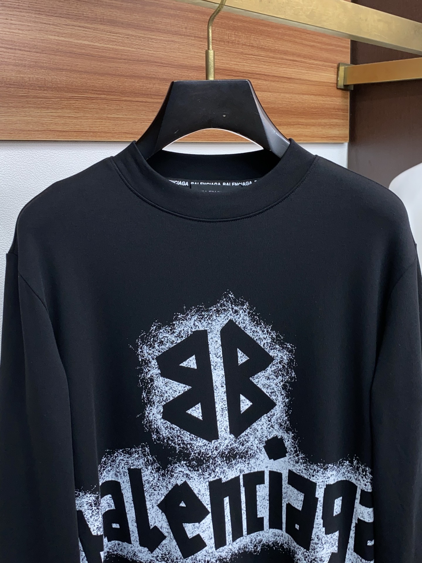 巴黎世家 25ss秋季 新品 新款贸易订单圆领长袖打底衫长袖T恤网红款！上身舒适透气，不僵硬，整体有着丰