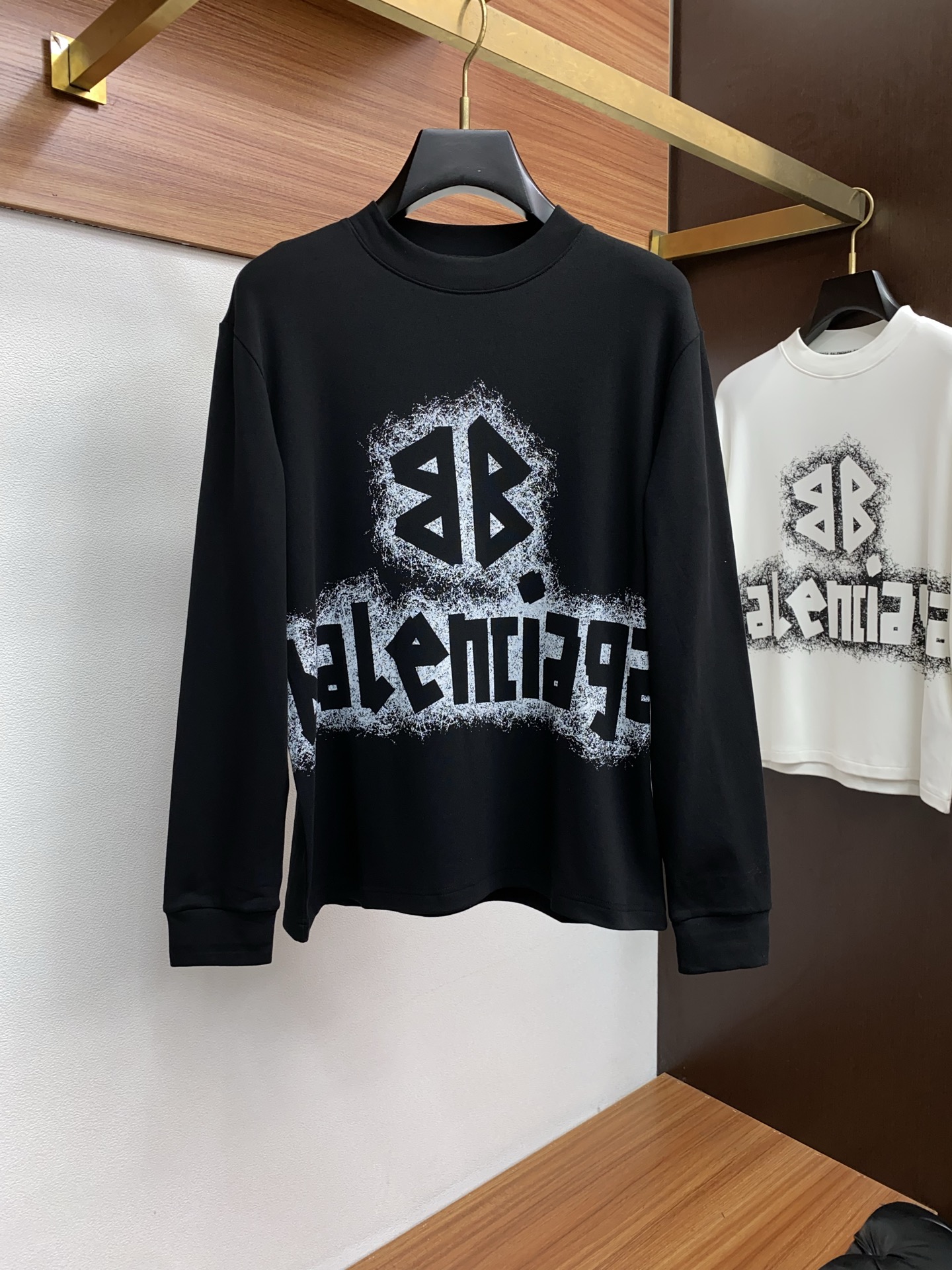 巴黎世家 25ss秋季 新品 新款贸易订单圆领长袖打底衫长袖T恤网红款！上身舒适透气，不僵硬，整体有着丰