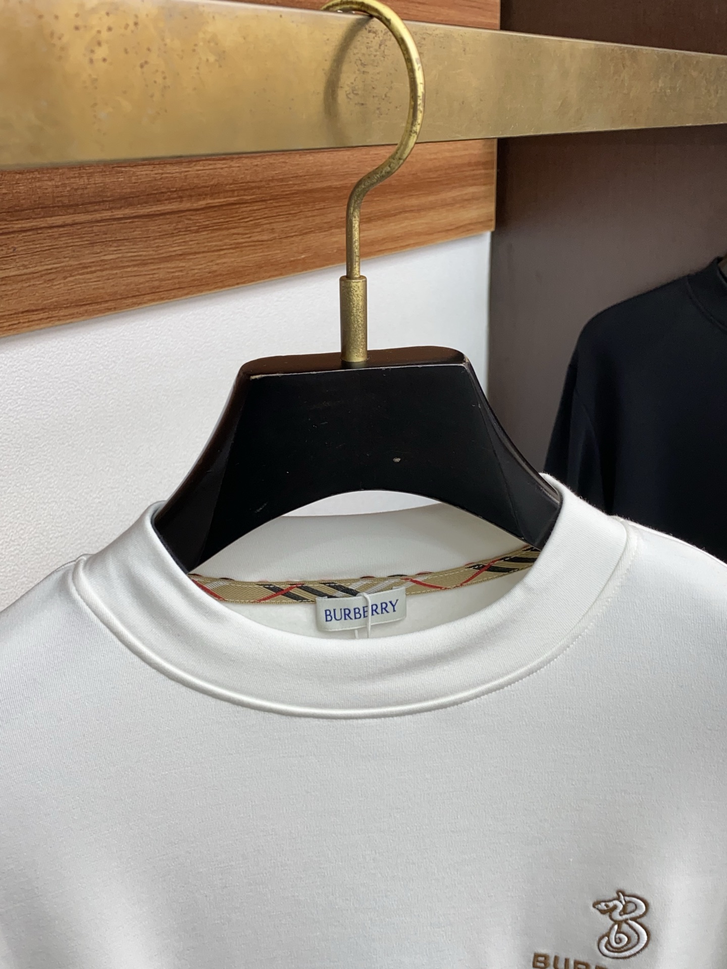 巴宝莉 25ss秋季 新品 新款贸易订单圆领长袖打底衫长袖T恤网红款！上身舒适透气，不僵硬，整体有着丰富