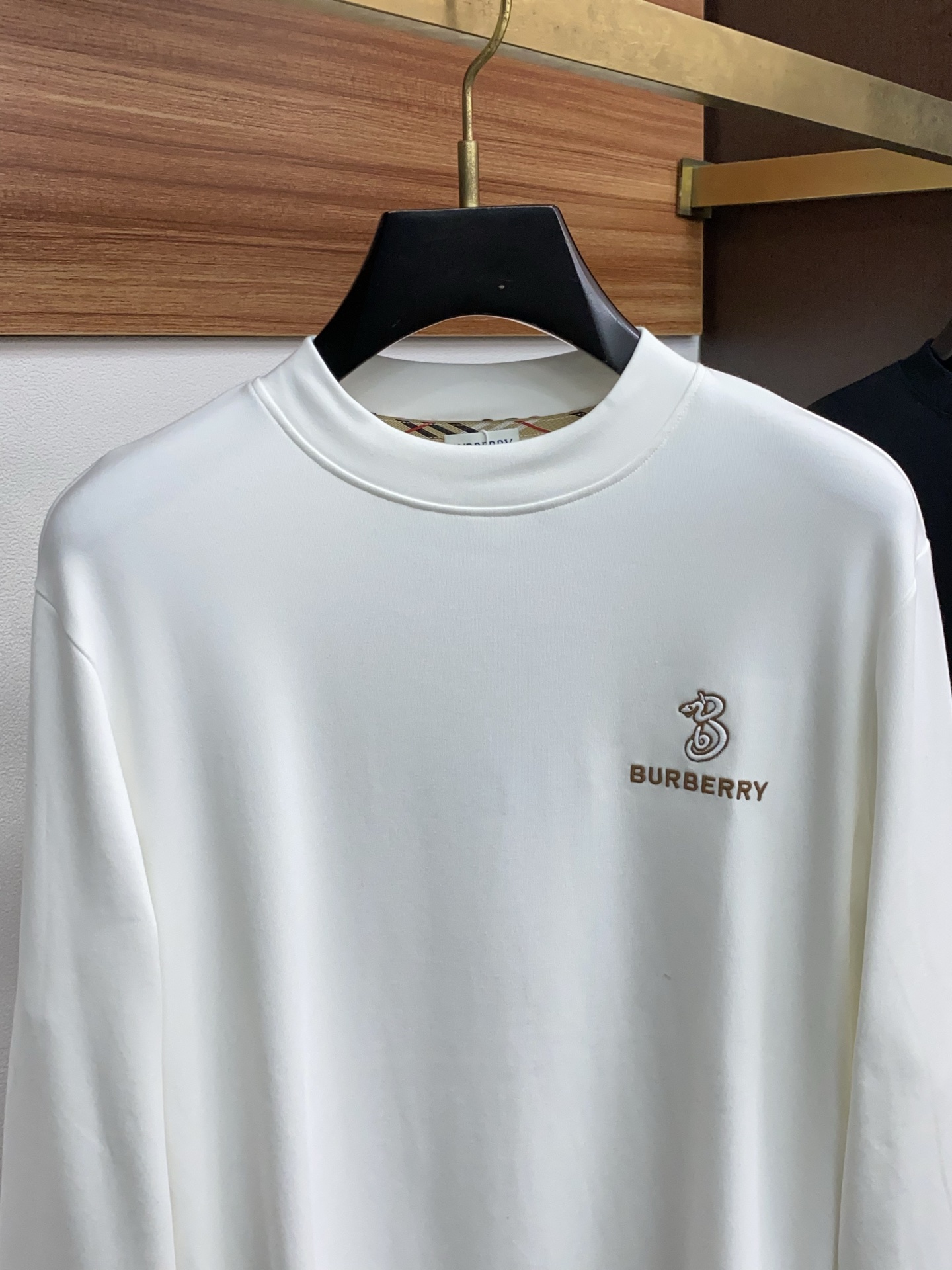 巴宝莉 25ss秋季 新品 新款贸易订单圆领长袖打底衫长袖T恤网红款！上身舒适透气，不僵硬，整体有着丰富