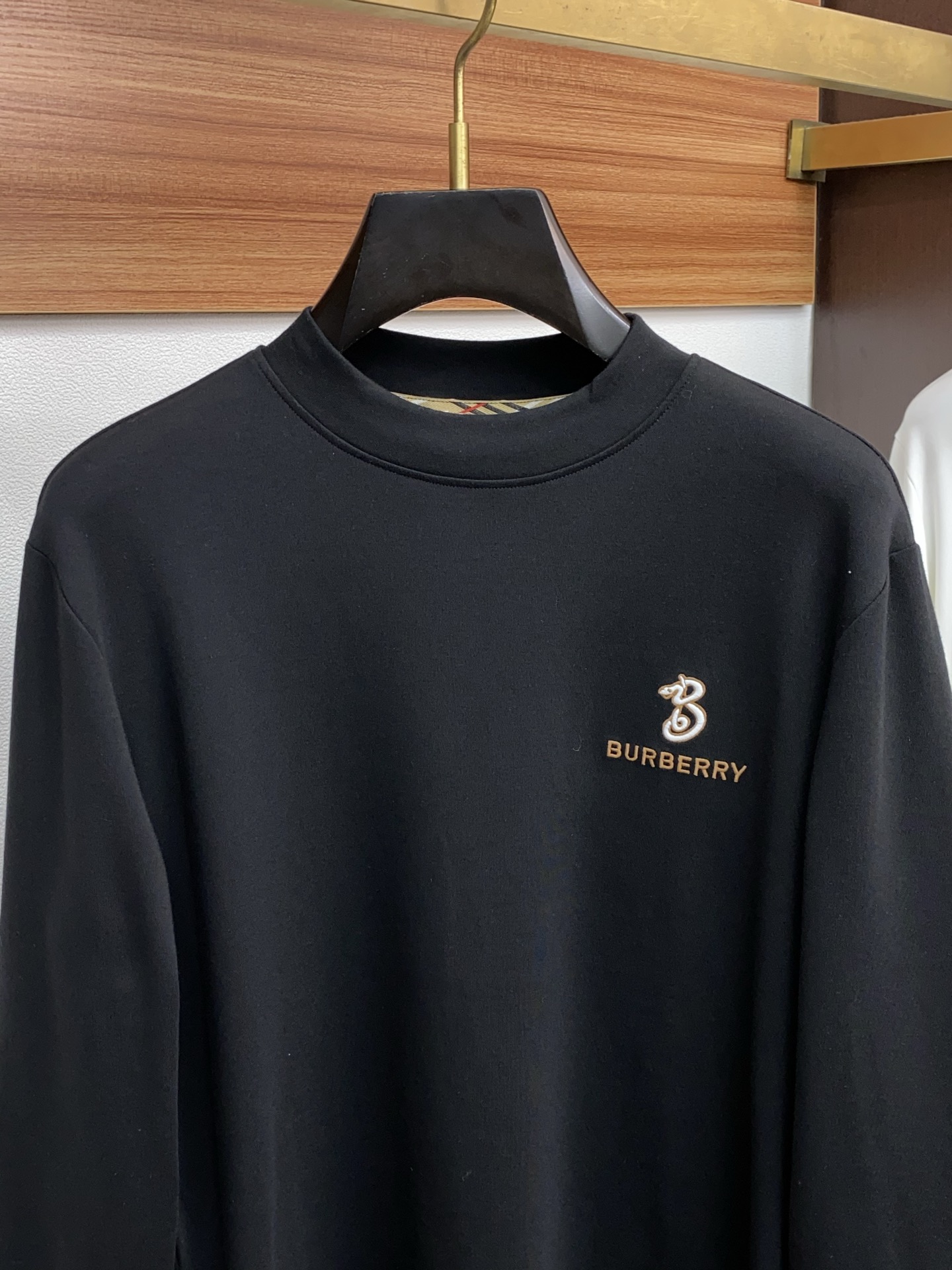 巴宝莉 25ss秋季 新品 新款贸易订单圆领长袖打底衫长袖T恤网红款！上身舒适透气，不僵硬，整体有着丰富