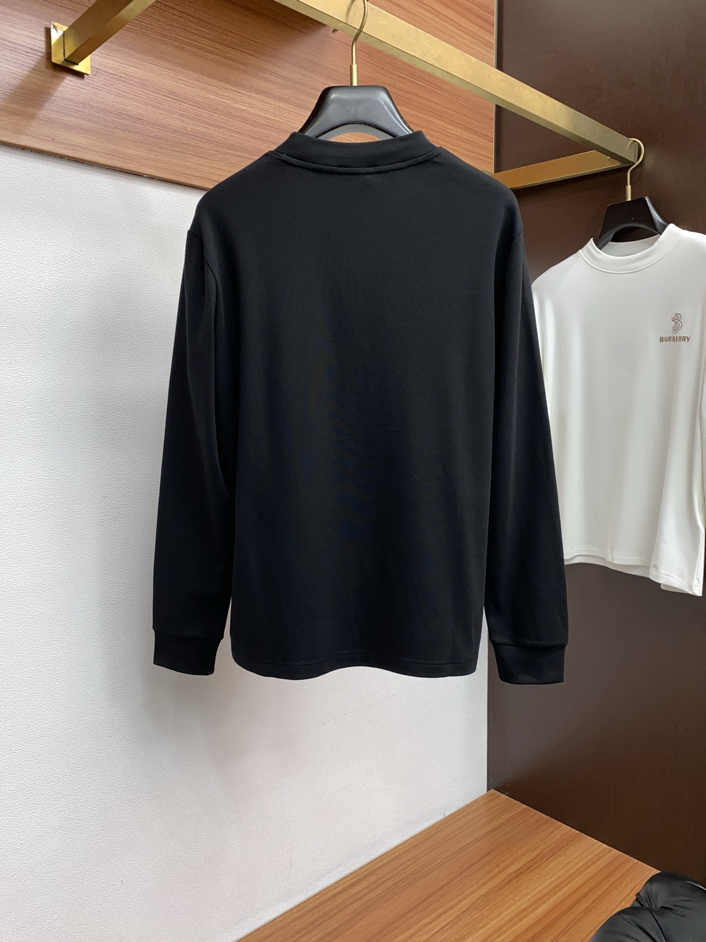 巴宝莉 25ss秋季 新品 新款贸易订单圆领长袖打底衫长袖T恤网红款！上身舒适透气，不僵硬，整体有着丰富