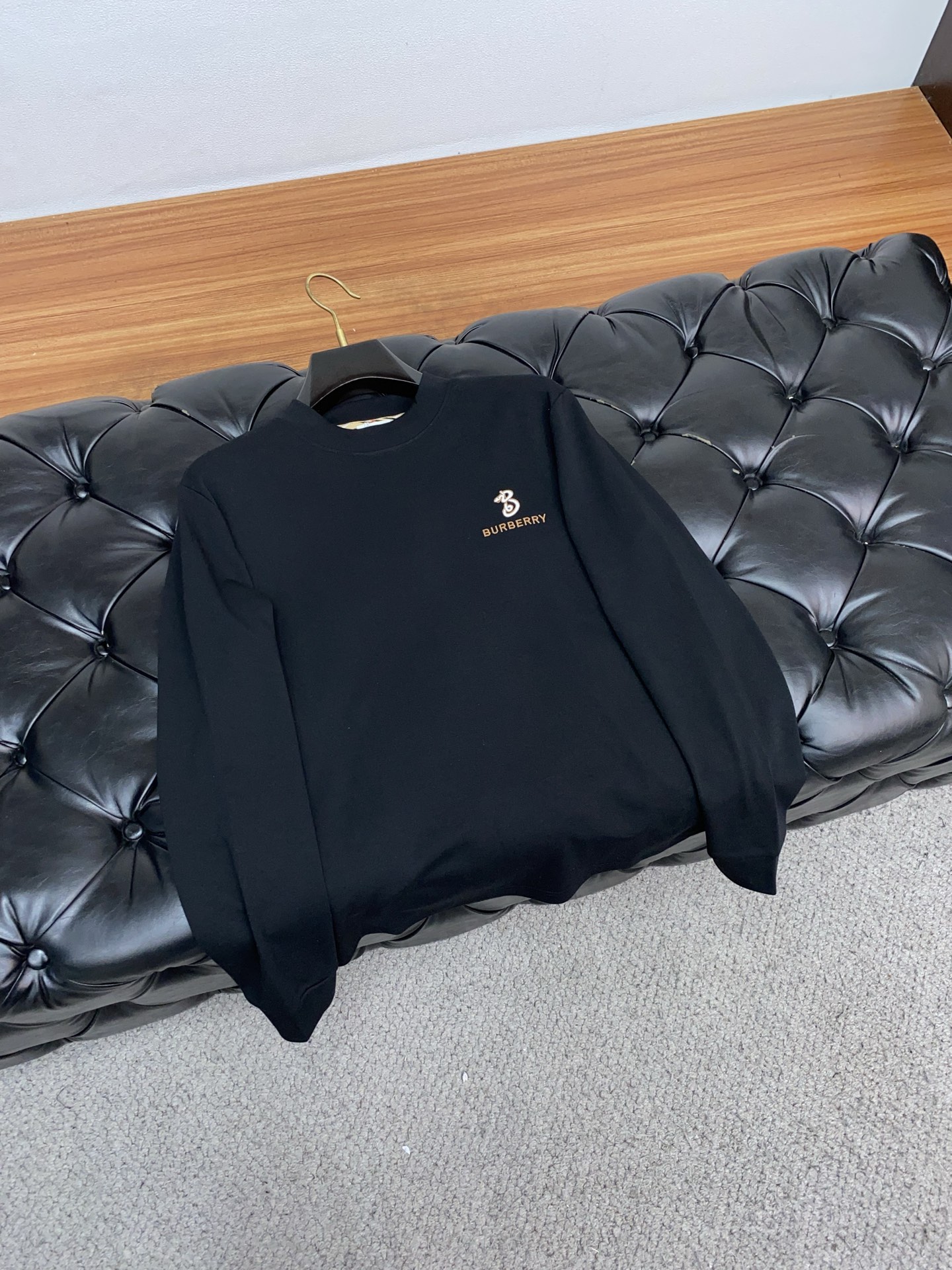 巴宝莉 25ss秋季 新品 新款贸易订单圆领长袖打底衫长袖T恤网红款！上身舒适透气，不僵硬，整体有着丰富