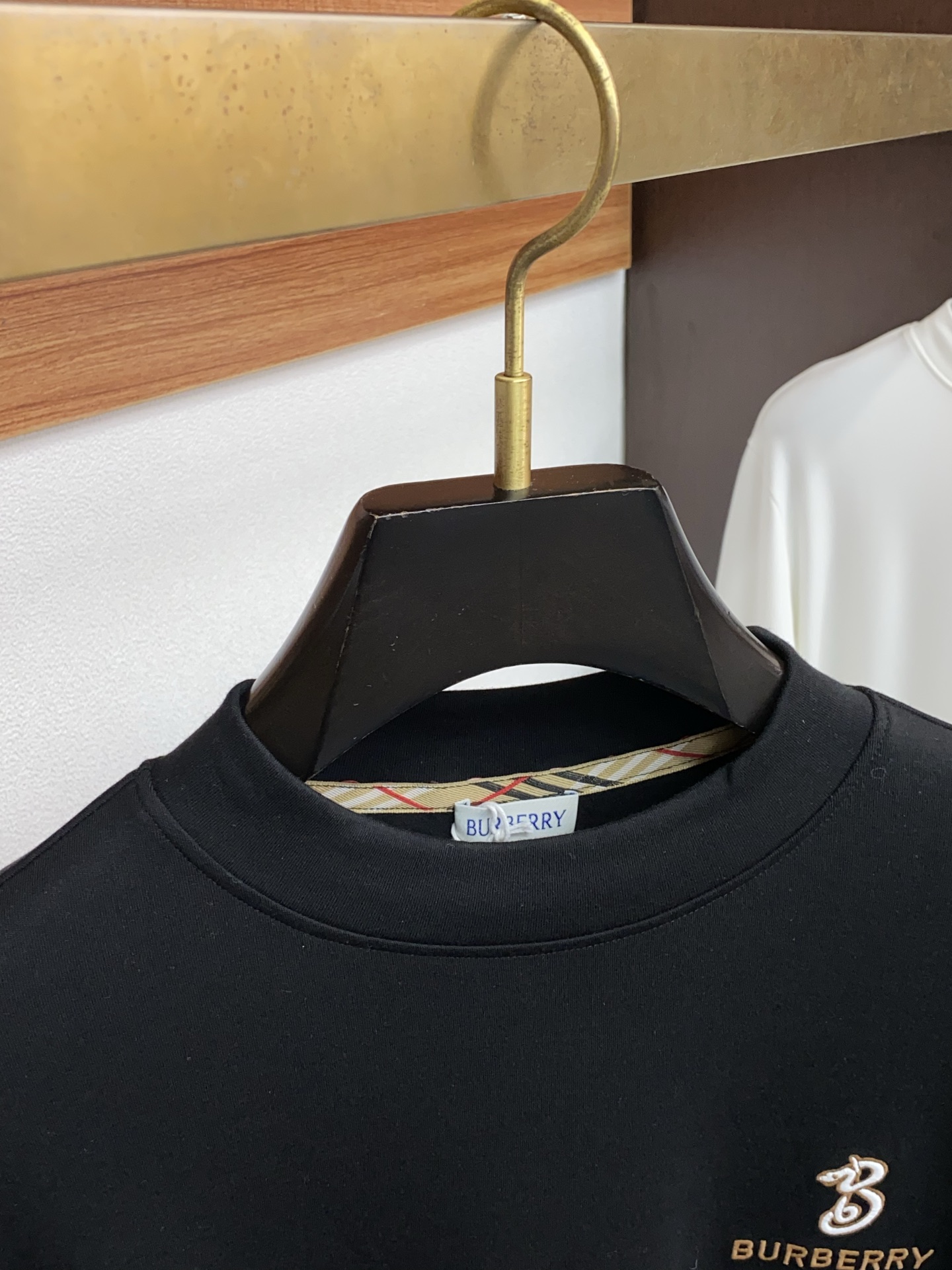 巴宝莉 25ss秋季 新品 新款贸易订单圆领长袖打底衫长袖T恤网红款！上身舒适透气，不僵硬，整体有着丰富