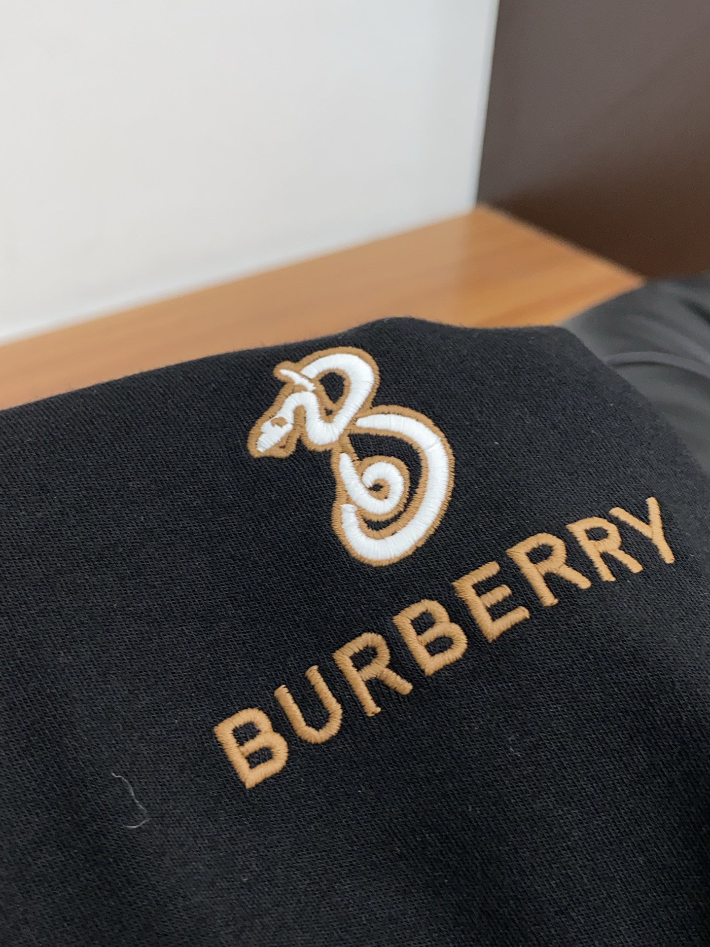 巴宝莉 25ss秋季 新品 新款贸易订单圆领长袖打底衫长袖T恤网红款！上身舒适透气，不僵硬，整体有着丰富